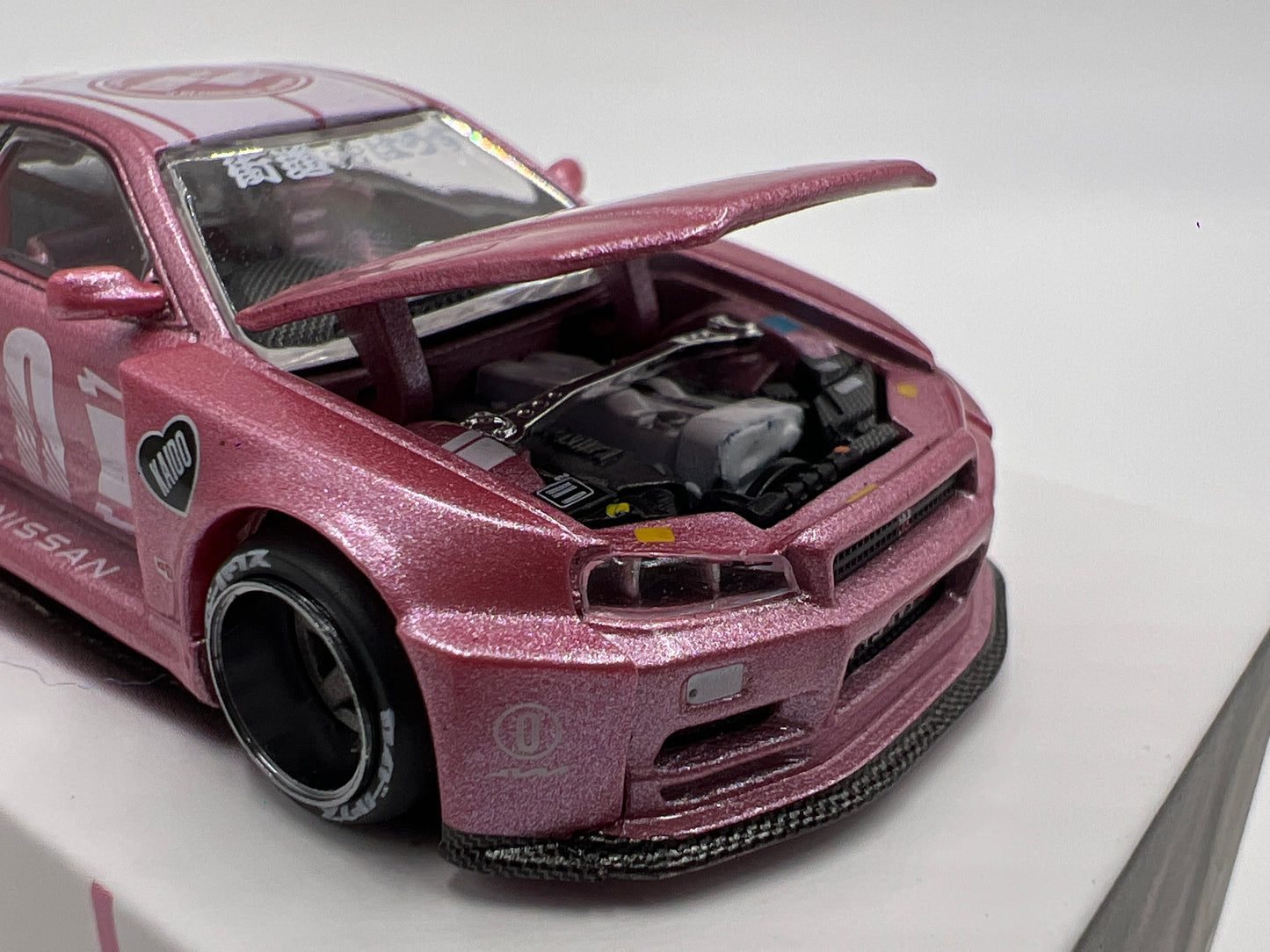 Mini GT Kaido House #128 Nissan Skyline GT-R R34 Kaido Racing Factory V1 Pink