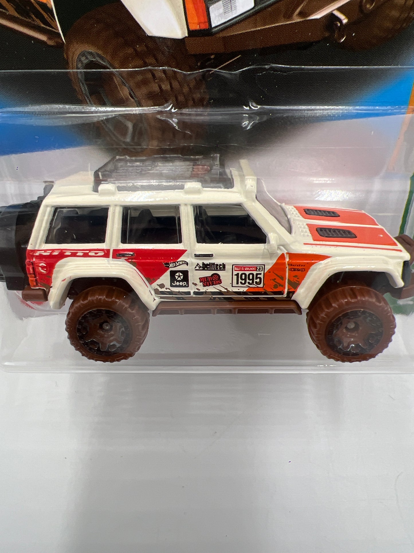 2023 Hot Wheels J Case Treasure Hunt #176 95 Jeep Cherokee Factory Sealed *Bad Card* 275A