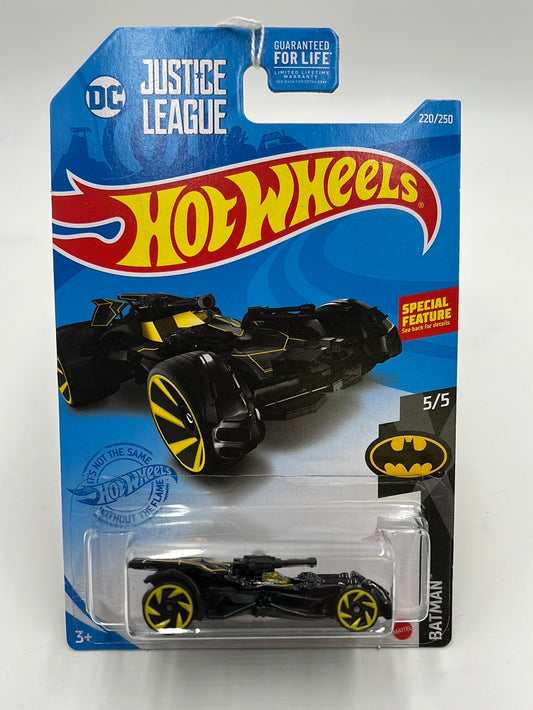 Hot Wheels 2021 Treasure Hunt Justice League Batmobile #220 274G