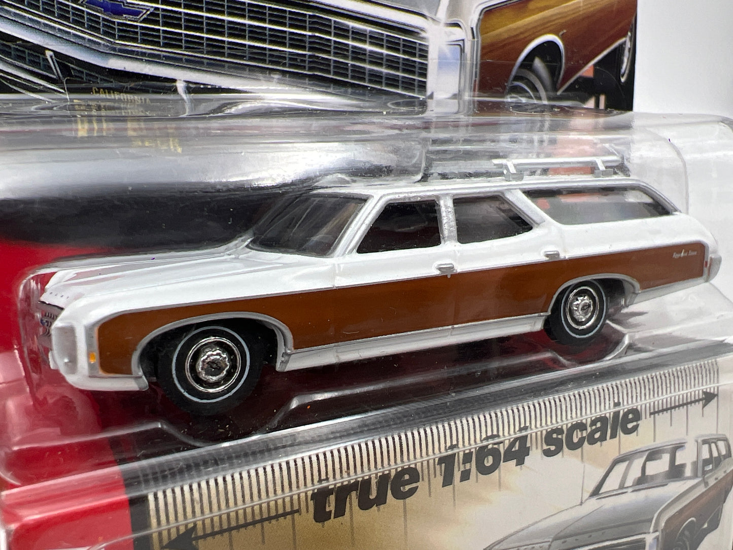Auto World Muscle Wagons #6 1969 Chevy Kingswood Estate White