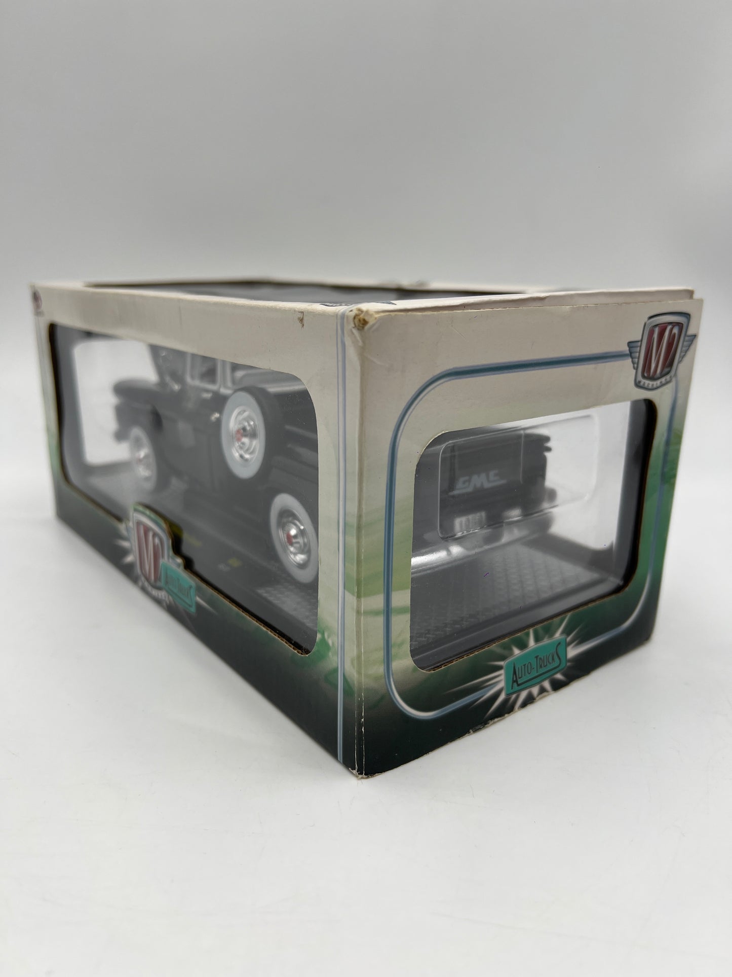 M2 Machines 1/24 Premium Edition Auto-Trucks 1958 GMC Suburban Carrier Black R50