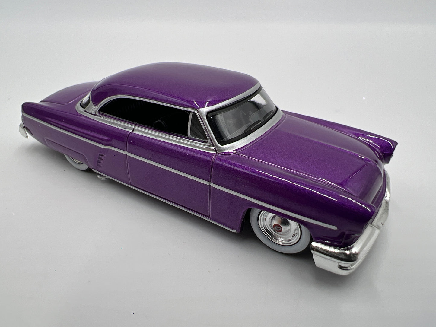 Mini GT Mijo Exclusives #757 Lincoln Capri Hot Rod 1954 Purple Opened