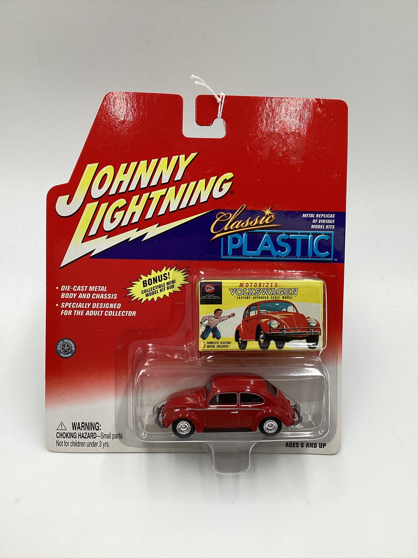 Johnny Lightning Classic Plastic 1966 a VW Beetle Red 219A