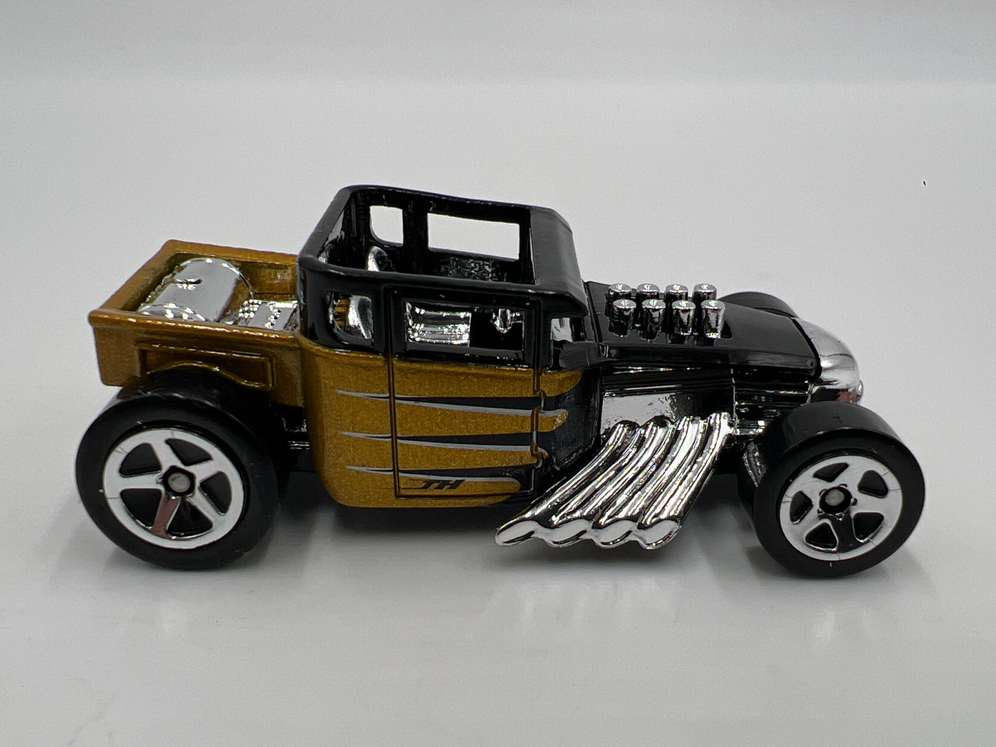 2009 Hot Wheels 1/64 Treasure Hunt Bone Shaker Black/Gold Loose