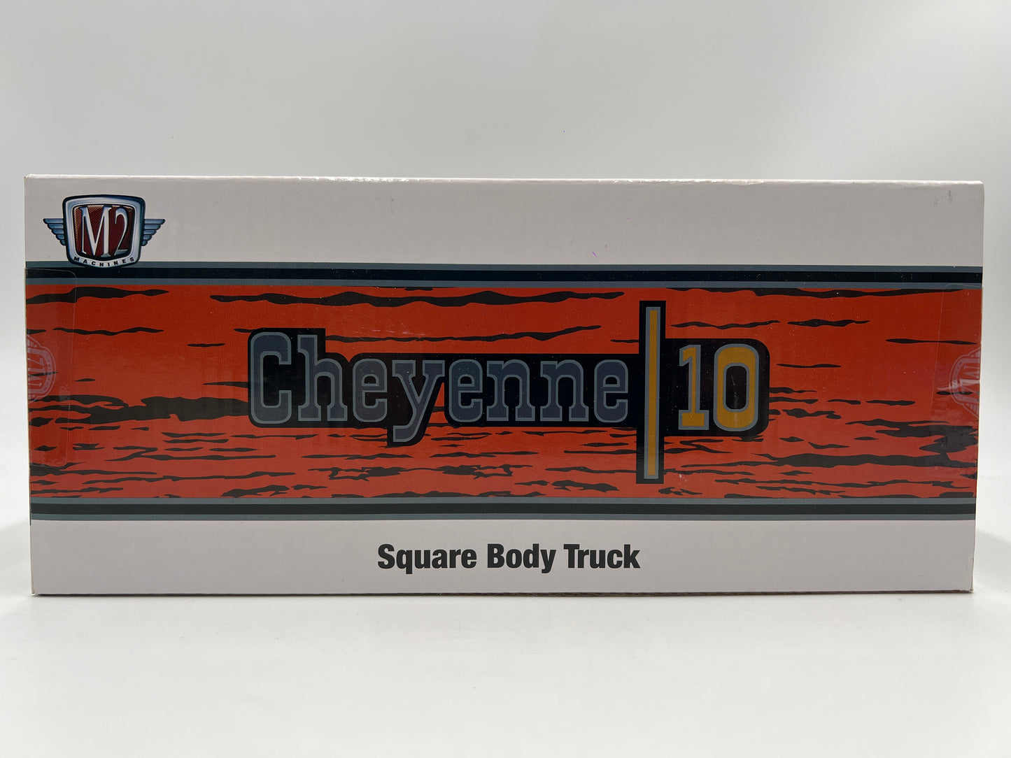 M2 Machines 1/24 Square Body Truck 1973 Chevrolet Cheyenne 10 White R102