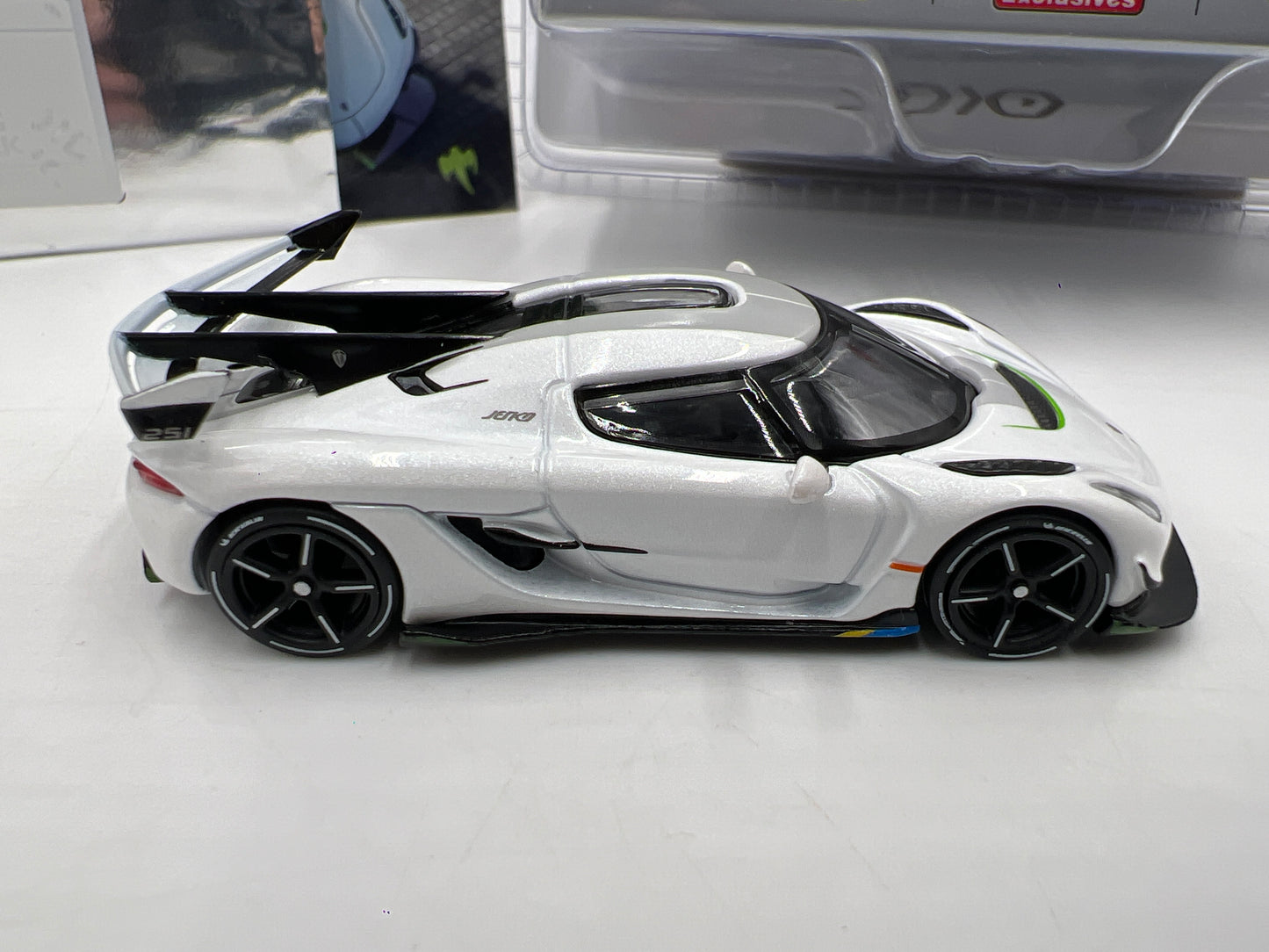 Tarmac Works Mijo Exclusives Koenigsegg Jesko Attack White W/Trading Cards Open Pack