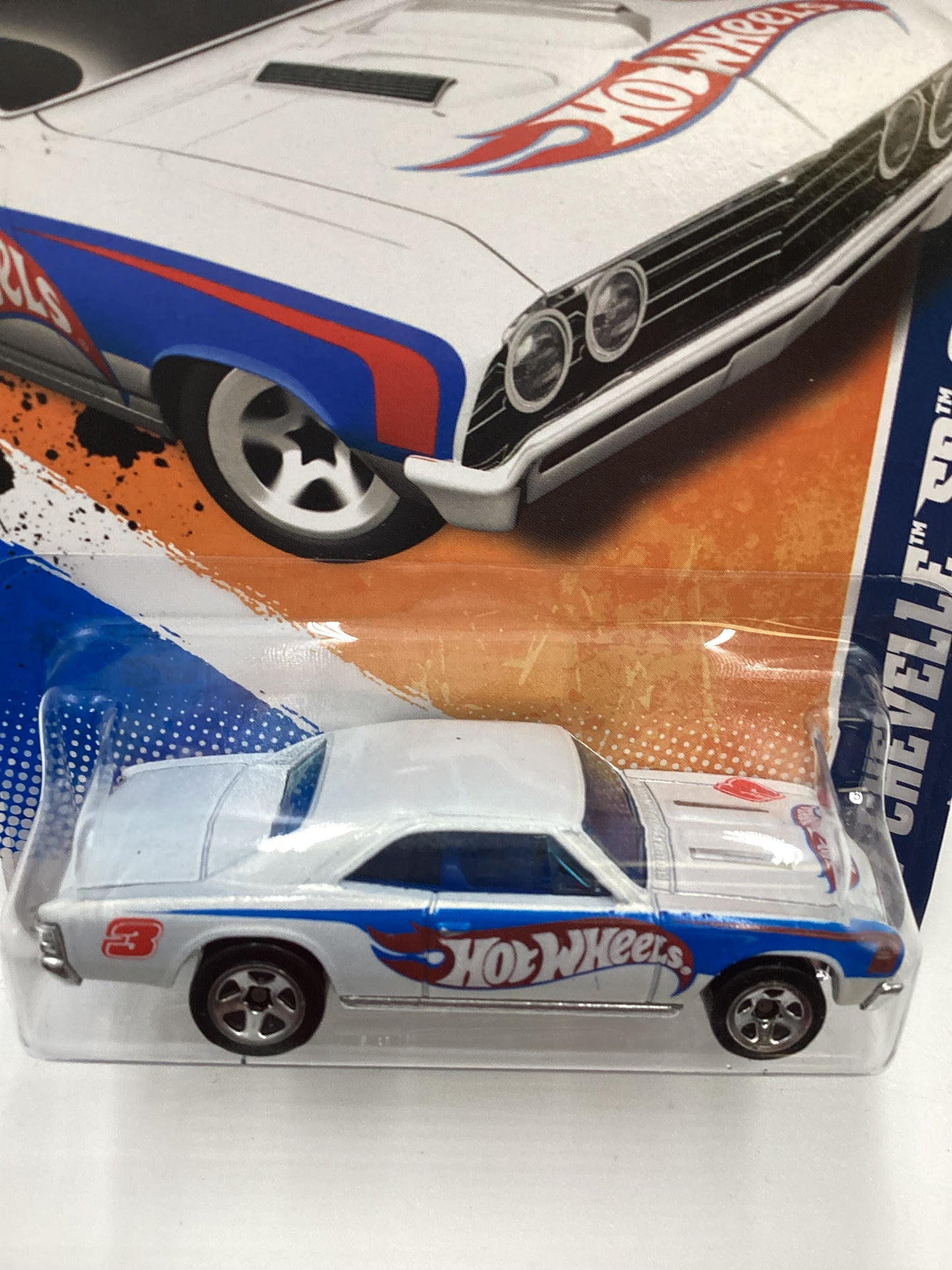 2011 Hot wheels #151 67 Chevelle SS 396 White Green Lantern Card 10B