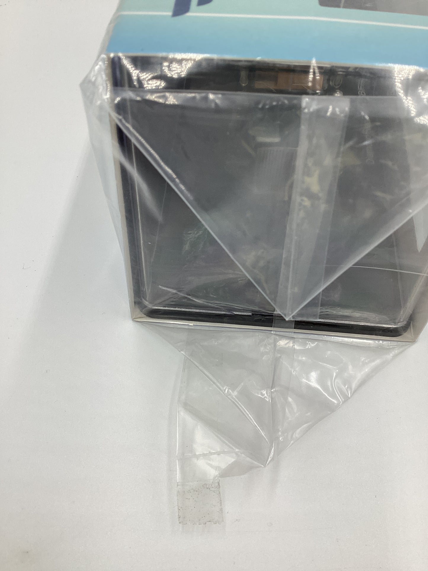 Neo Scale Models Diamond Reo Raiders SBFA 1974 Green *Small Crack On Case*