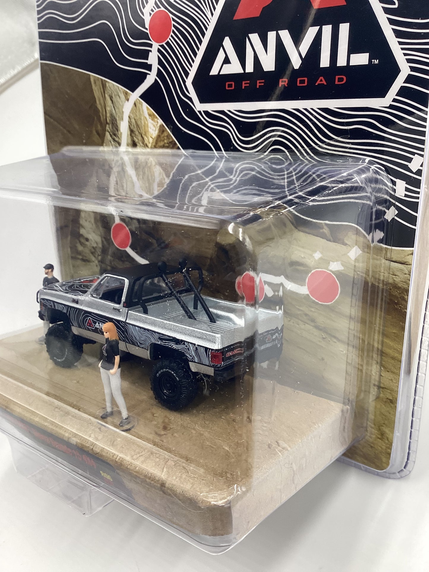 2024 M2 Machines Diorama 1976 GMC Sierra Grande 15 4x4 R06 197E