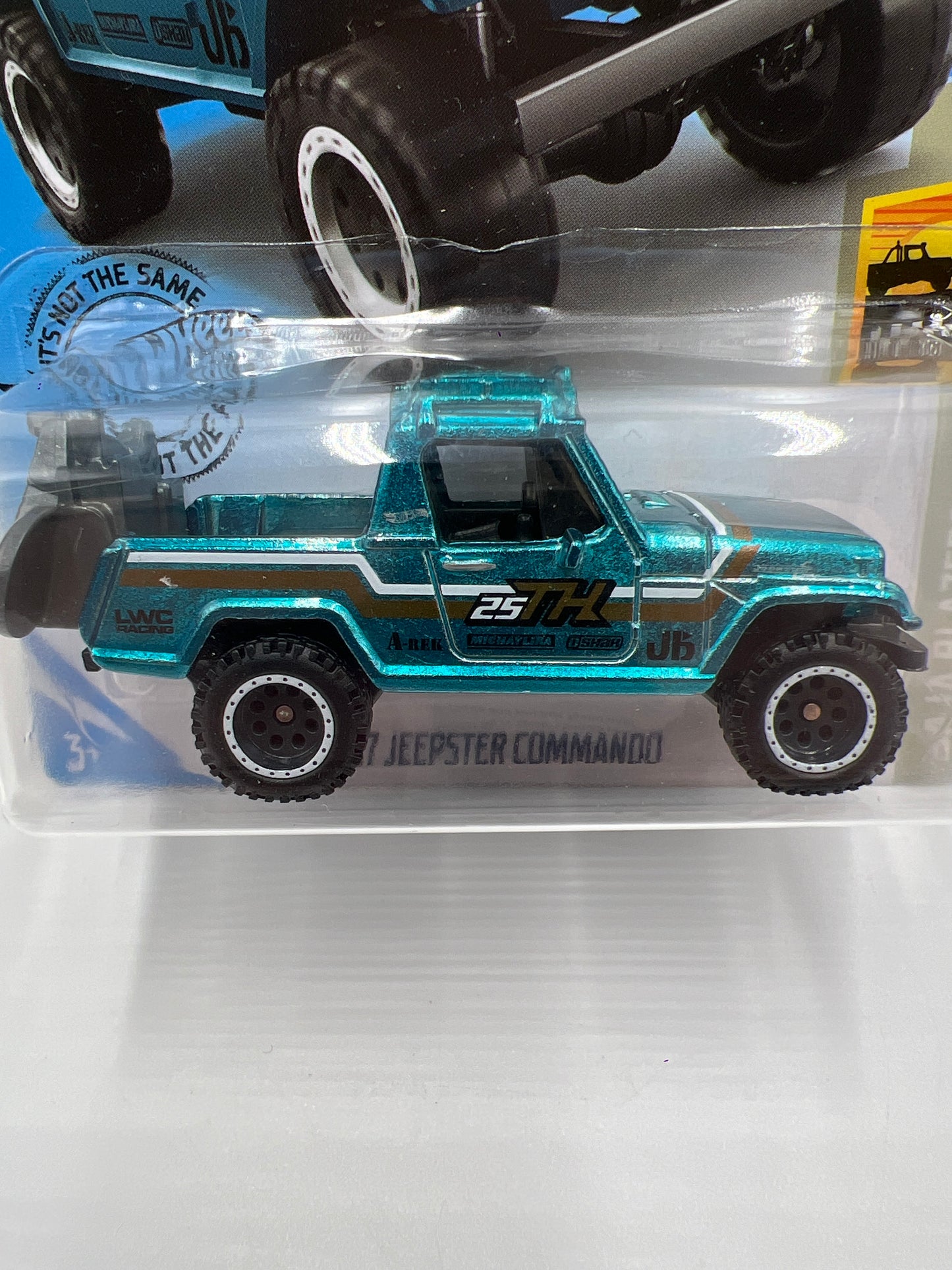 2020 Hot Wheels Super Treasure hunt #71 67 Jeepster Commando Blue W/Protector