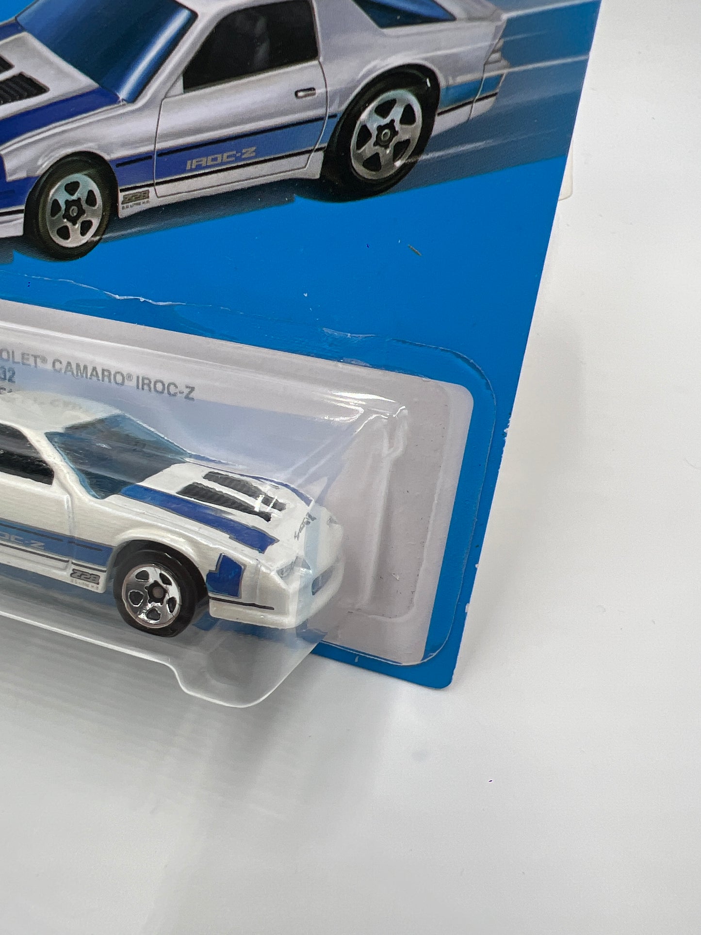 2016 Hot Wheels Target Retro 1985 Chevrolet Camaro IROC-Z White/Blue 157B