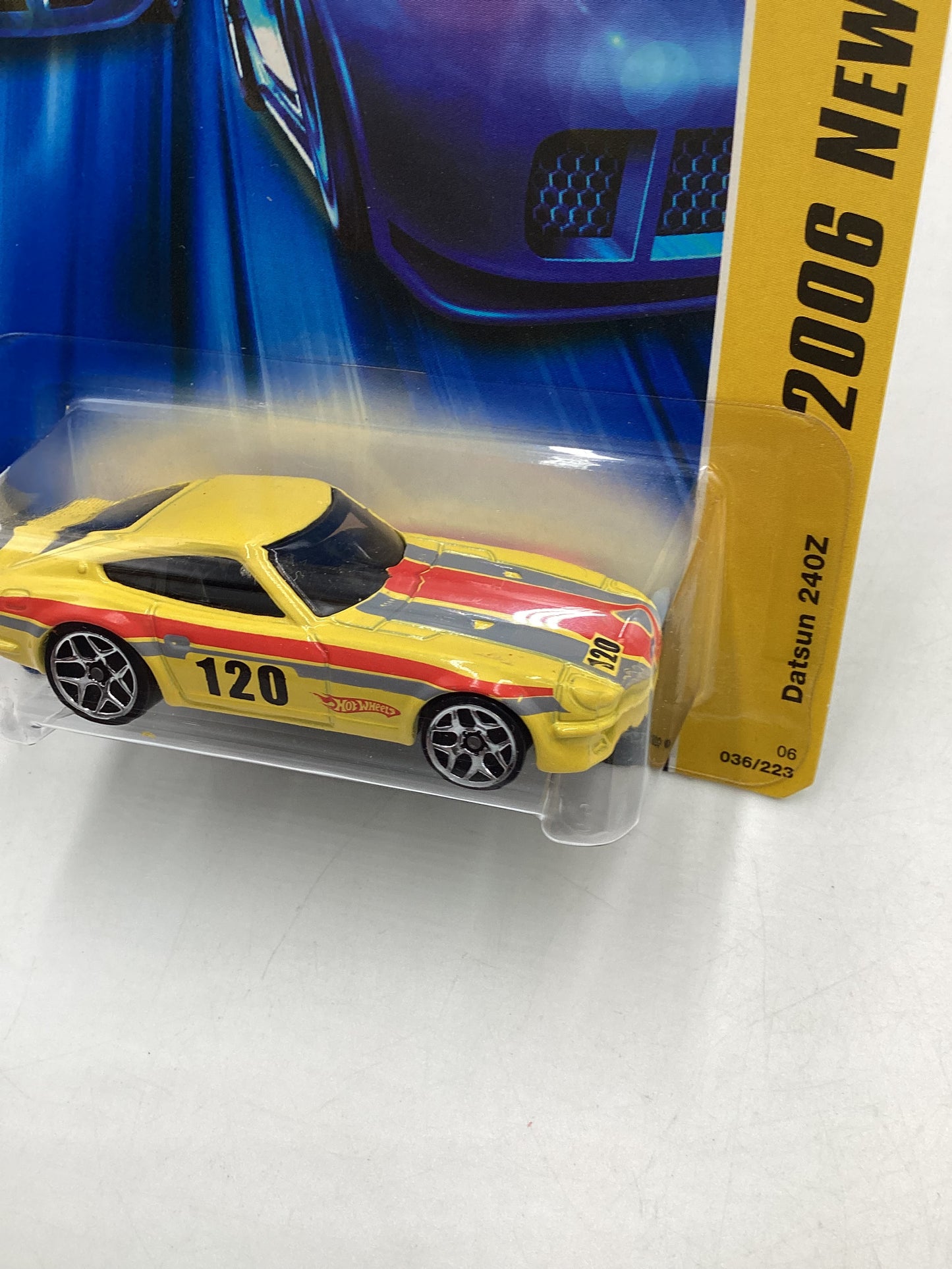 2006 Hot Wheels #036 Yellow Datsun 240Z 80D