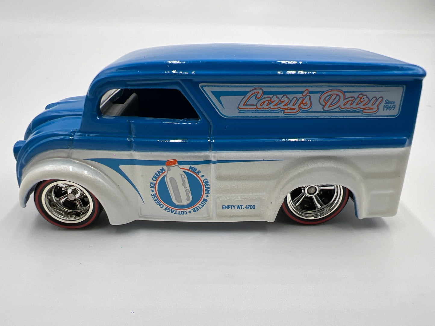 Hot Wheels 1/64 Larrys Garage Chase Premium Dairy Delivery Blue/White Loose