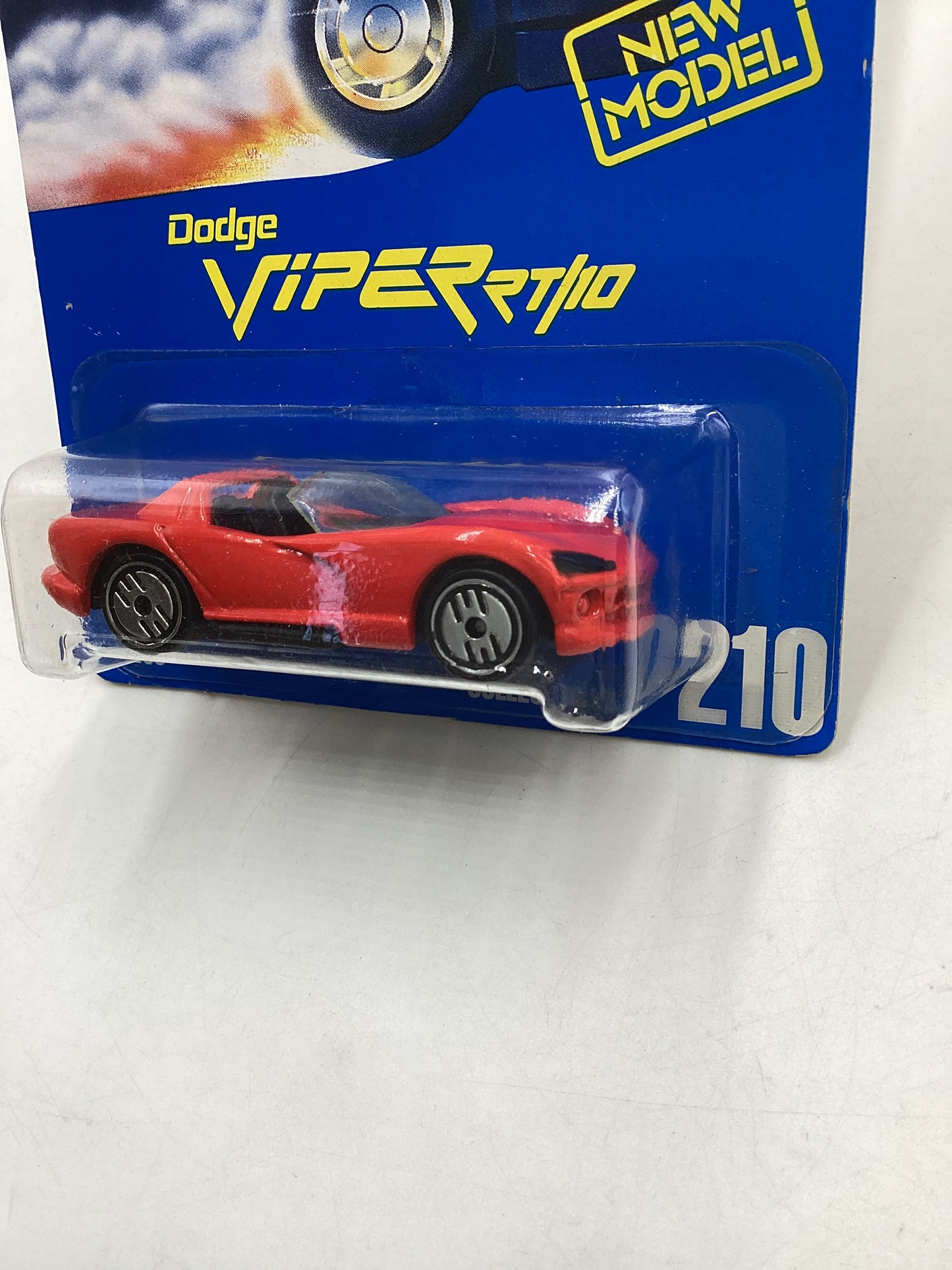 Hot Wheels New Model Blue Card Collector No. 210 Dodge Viper R/T 10 Red UH Chrome Wheels 240E