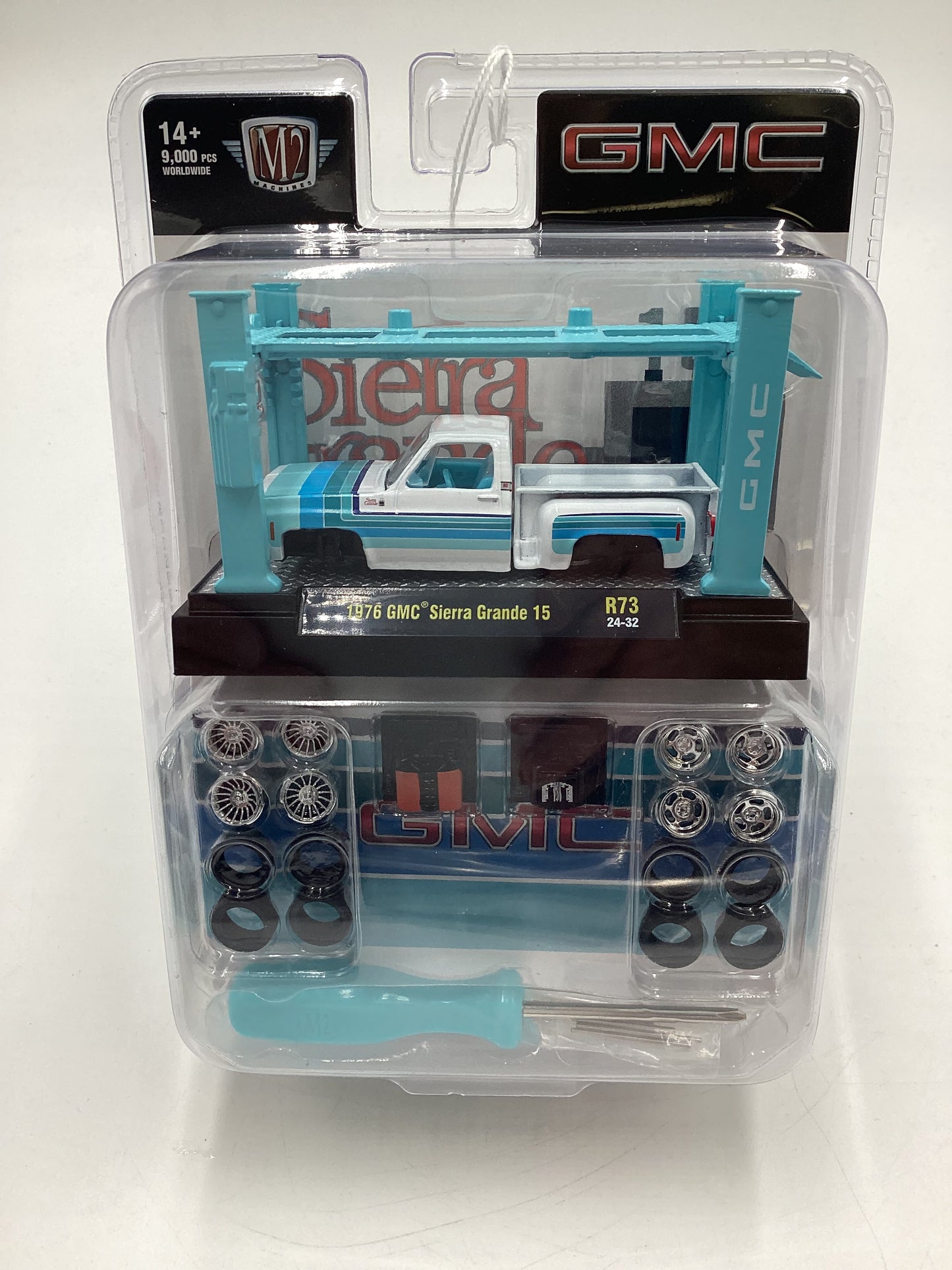 M2 Machines Model Kit 1976 GMC Sierra Grande 15 White/Blue R73 202F