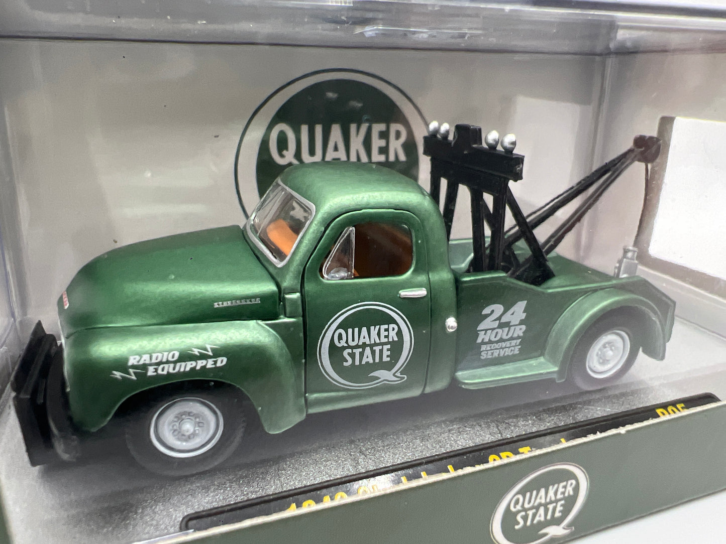 M2 Machines Quaker State 1949 Studebaker 2R Truck Green R95