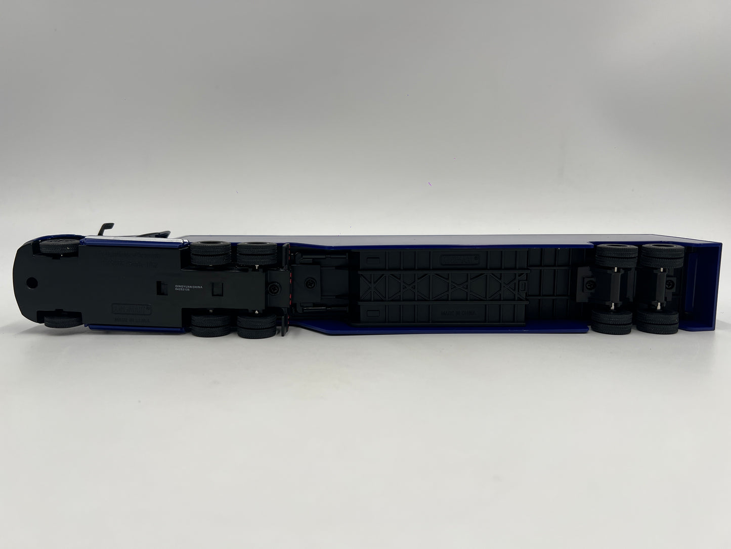 Kinsmart 1/62 Scale Freightliner eCascadia W/Container Blue