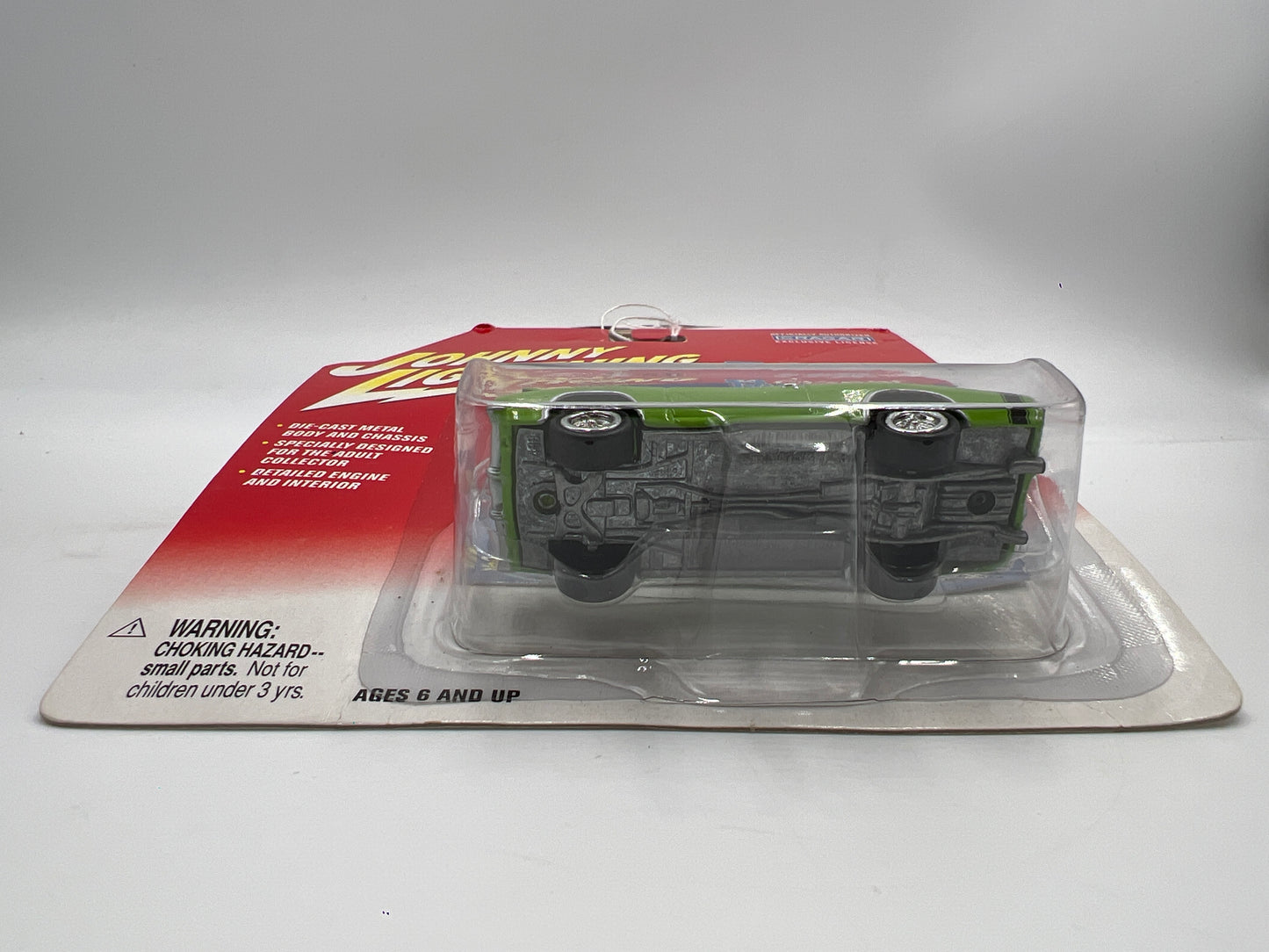 Johnny Lightning Mopar Muscle Magazine 1969 Dodge Charger R/T Green Bad Card 220F