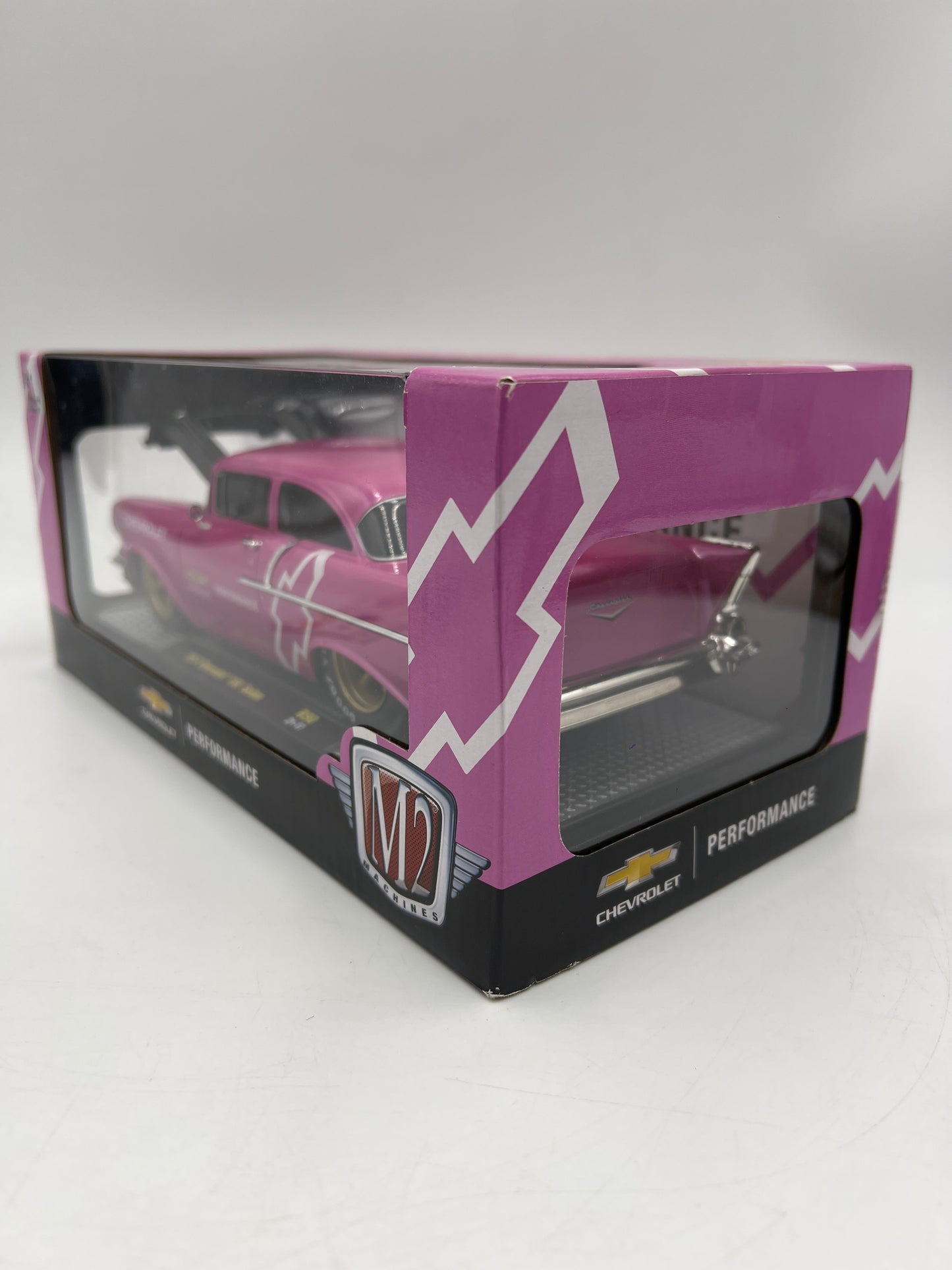 M2 Machines 1/24 Chevrolet Performance 1957 Chevrolet 150 Sedan Pink R90