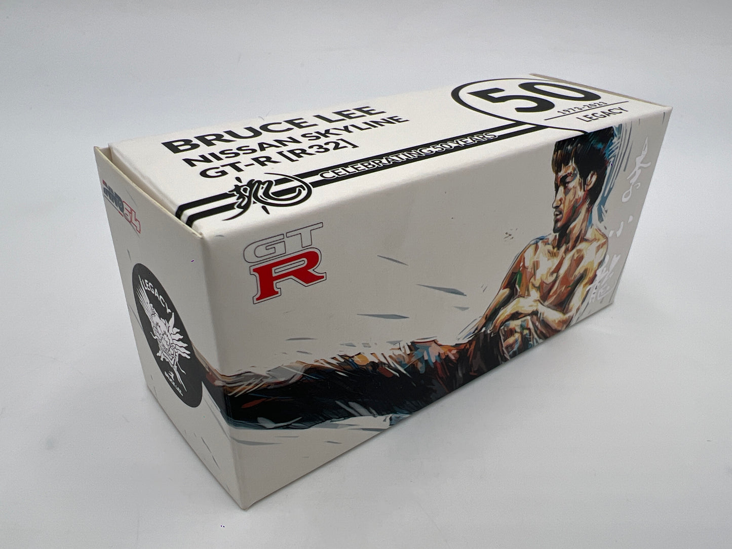 Inno64 1/64 Bruce Lee 50 Years Legacy Set Nissan Skyline GT-R R32 White