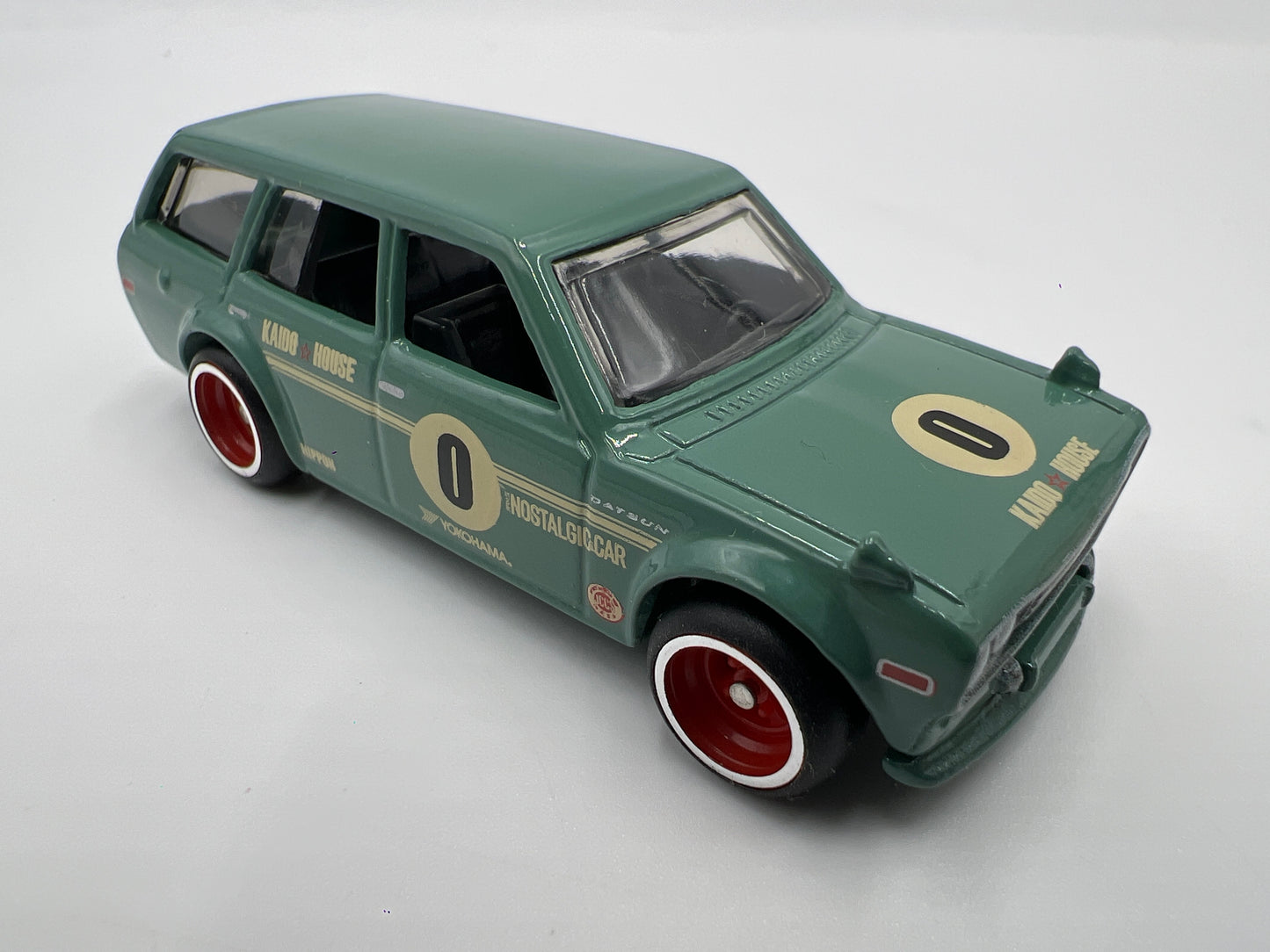 Hot Wheels 1/64 Premium Diorama Set 71 Datsun 510 Wagon Green Loose