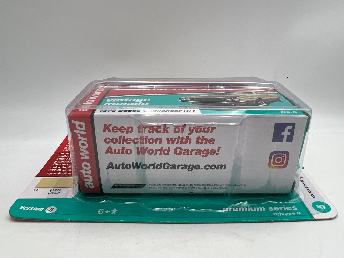 Auto World Ultra Red CHASE Vintage Muscle 1970 Dodge Challenger R/T Red