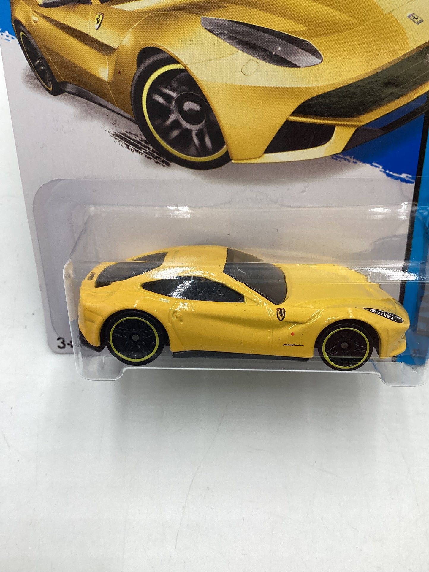 Hot Wheels 2014 Ferrari F12 Berlinetta #31 Yellow SR