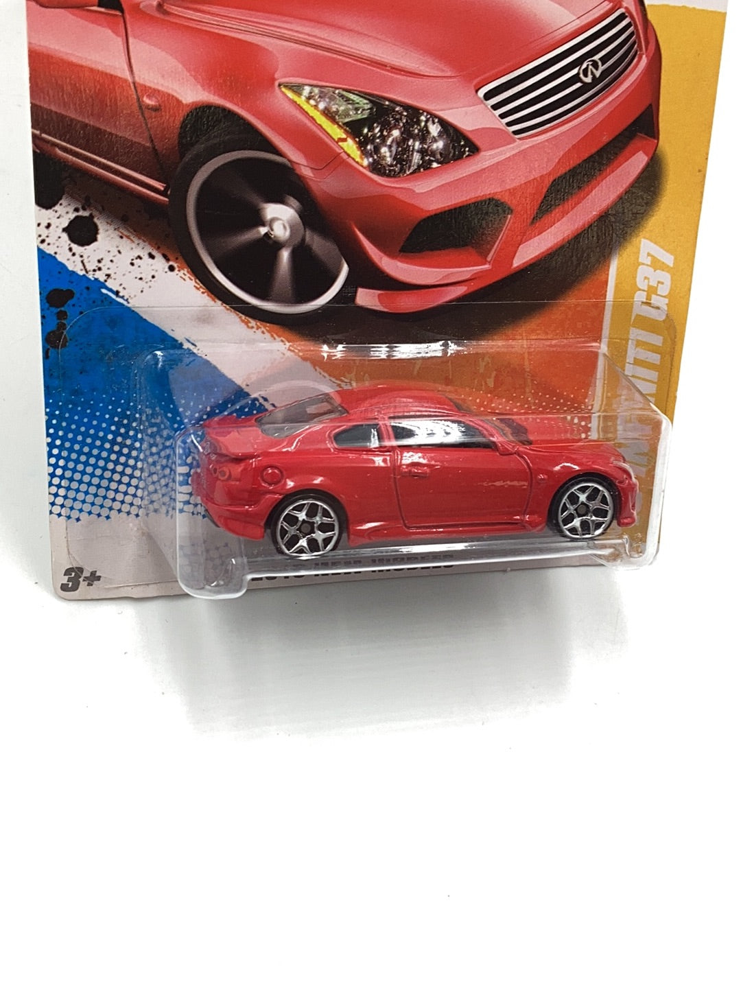 2010 Hot Wheels #32 10 Infiniti G37 red name spelled wrong on base with protector