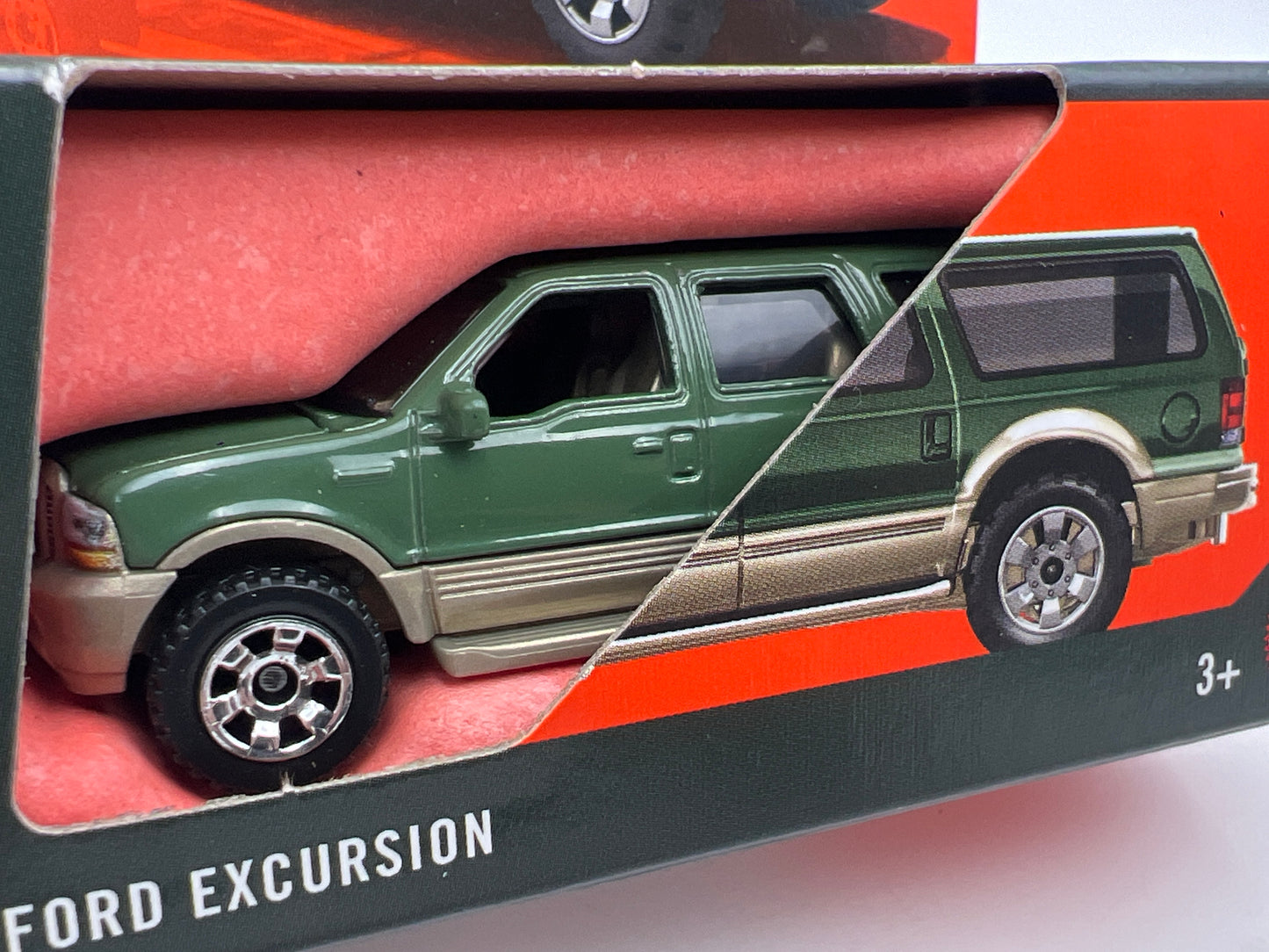2026 Matchbox Moving Parts #41 2004 Ford Excursion Green