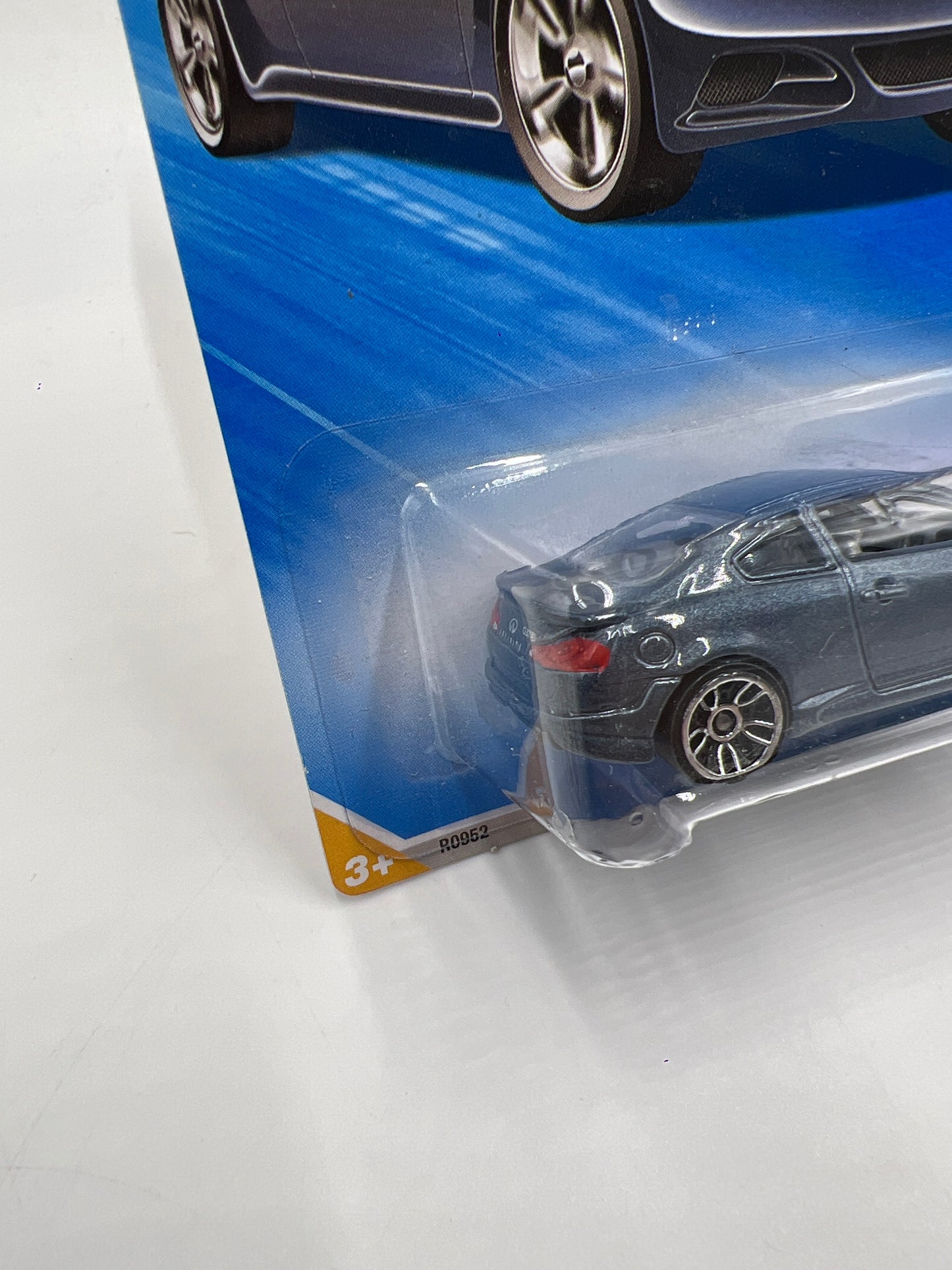 2010 Hot Wheels New Models #32 10 Infiniti G37 Blue W/Protector #1