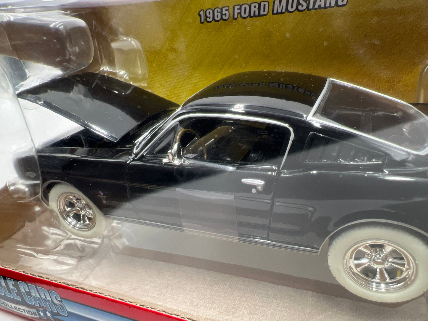 Johnny Lightning 1:24 Scale White Lightning Chase Muscle Cars 1965 Ford Mustang Black VHTF