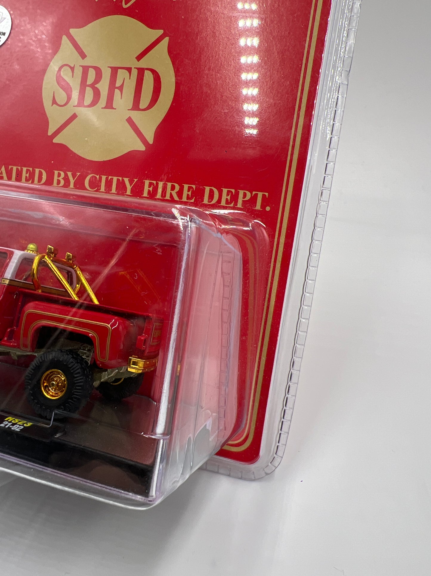 M2 Machines CHASE SBFD Chief High Flame 1976 Chevrolet Scottsdale 4x4 Red HS23
