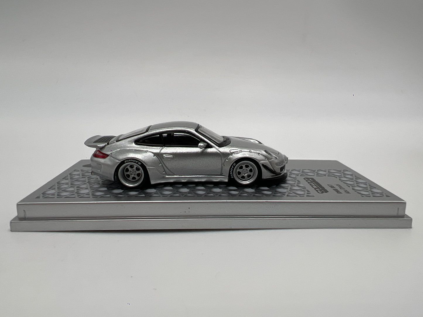 Tarmac Works x Hobby 64 Porsche RWB 997 Abu Dhabi Silver