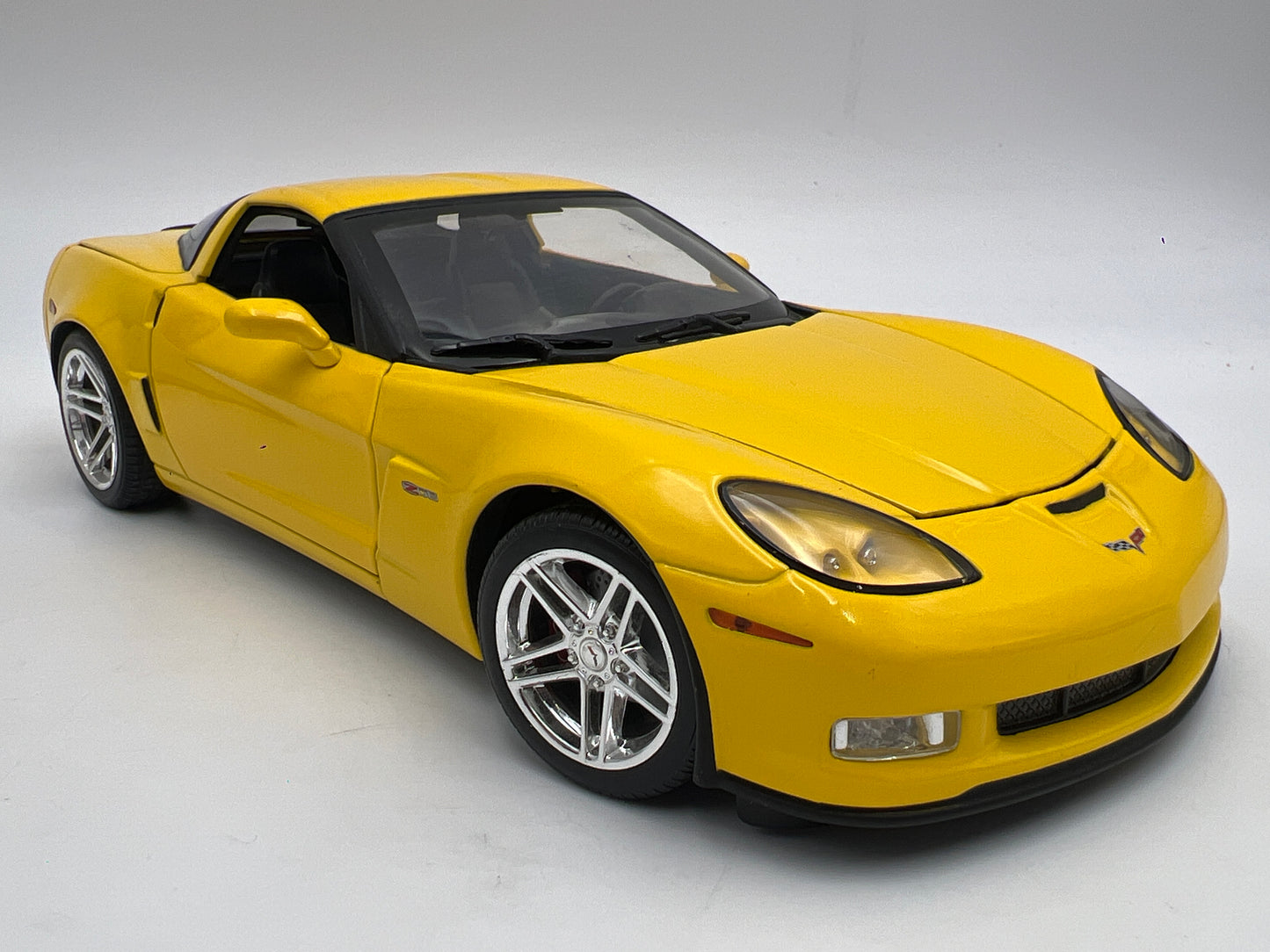 Hot Wheels Elite 1:18 Scale 2006 Corvette C6 Z06 Yellow Loose VHTF