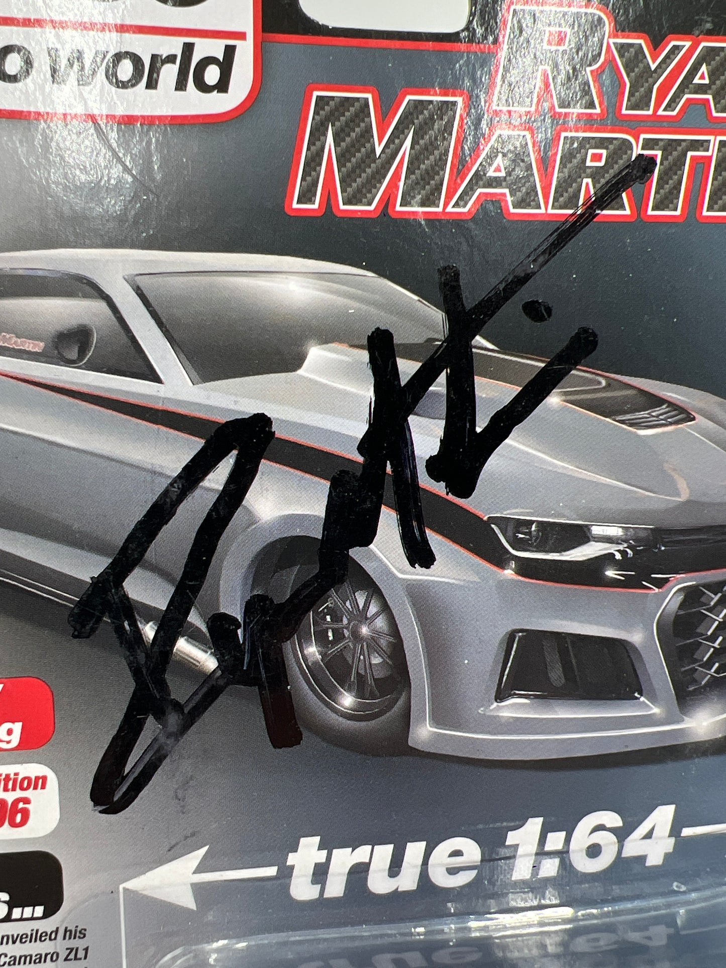 Auto World Special Edition SIGNED Ryan Martin 2018 Chevy Camaro ZL1 Gray W/Protector