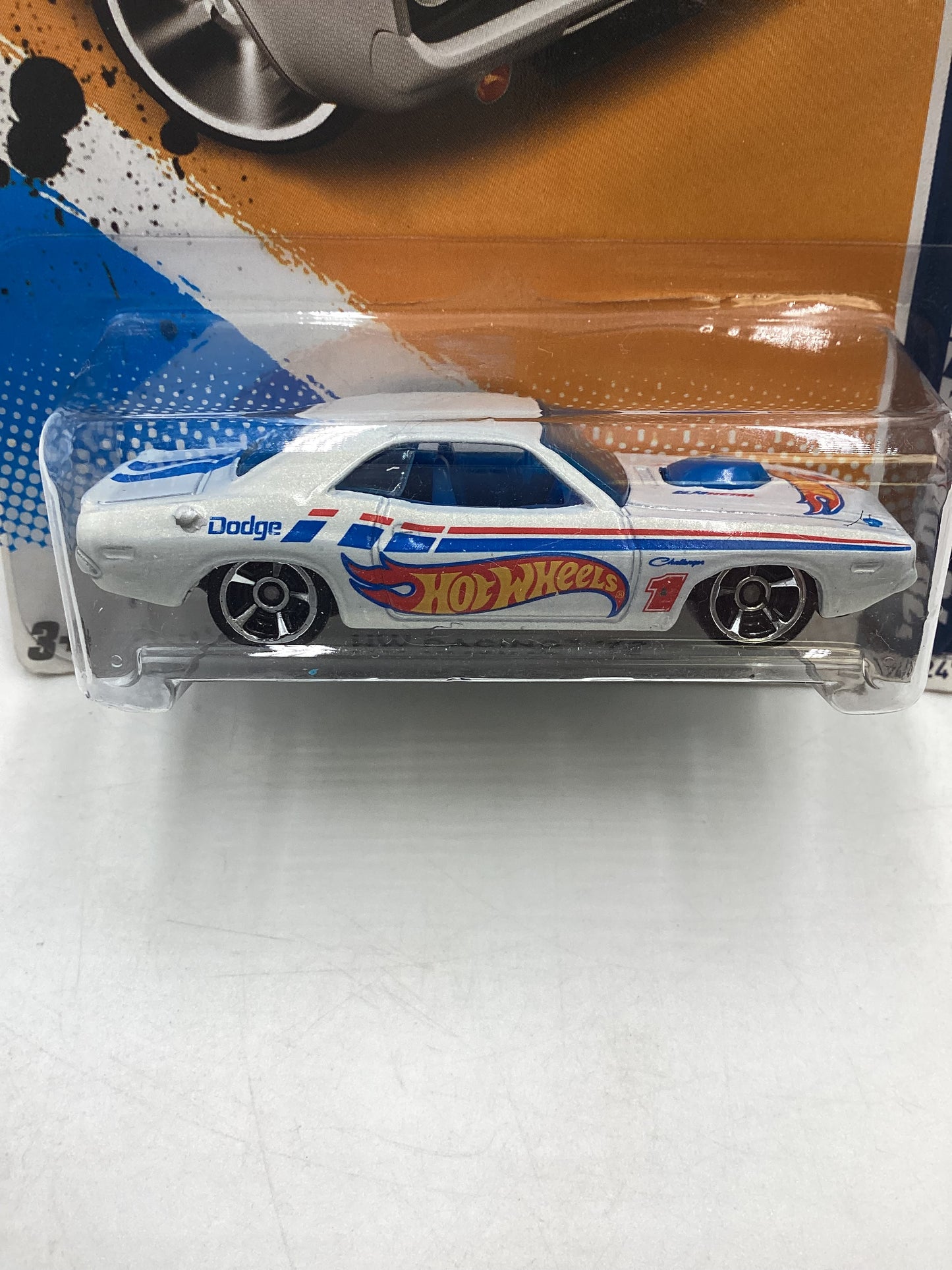 2012 Hot Wheels #174 70 Dodge Hemi Challenger White 54H