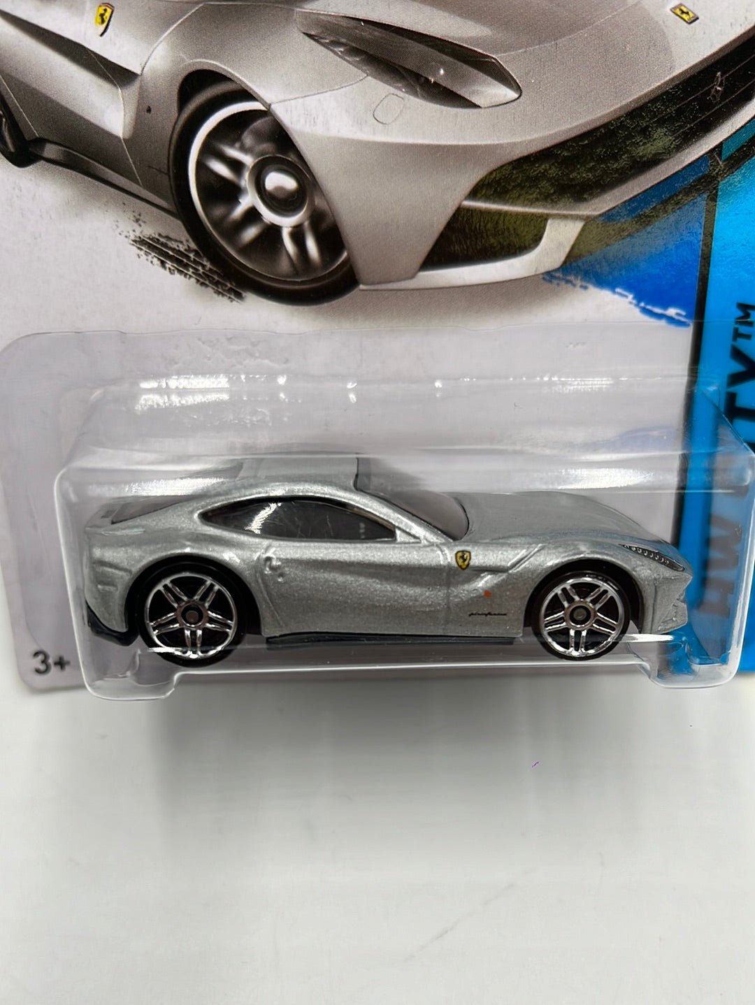 Hot Wheels 2014 HW City Ferrari F12 Berlinetta #31