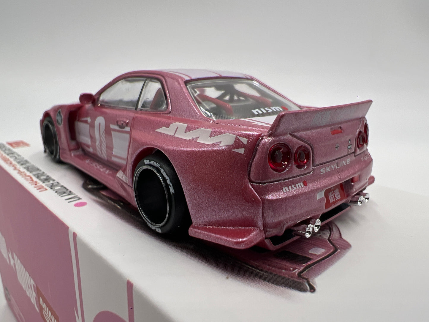Mini GT Kaido House #128 Nissan Skyline GT-R R34 Kaido Racing Factory V1 Pink
