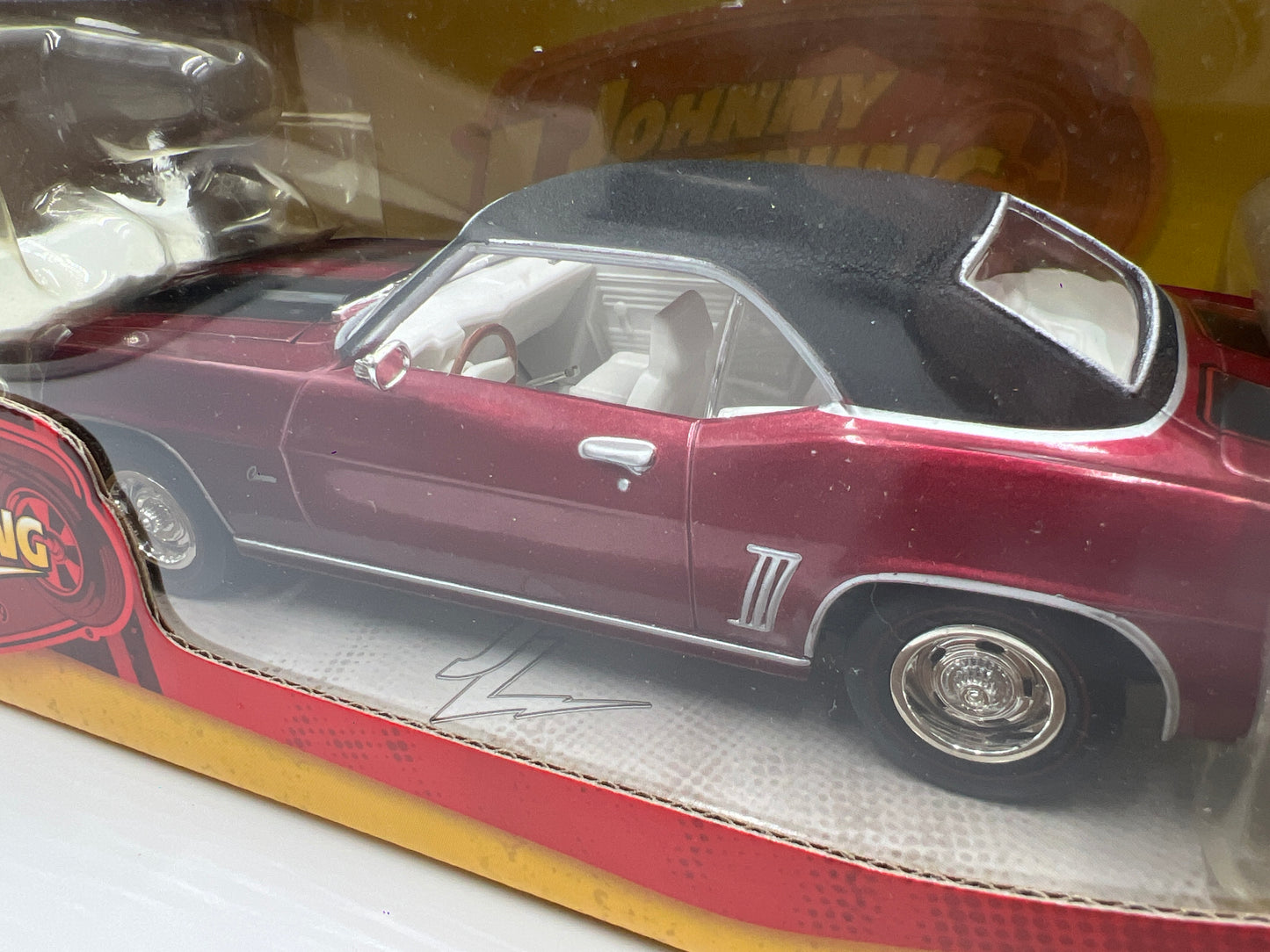 Johnny Lightning 1:24 Scale White Lightning Chase Muscle Cars R28 69 Chevy Camaro Z28 Red VHTF