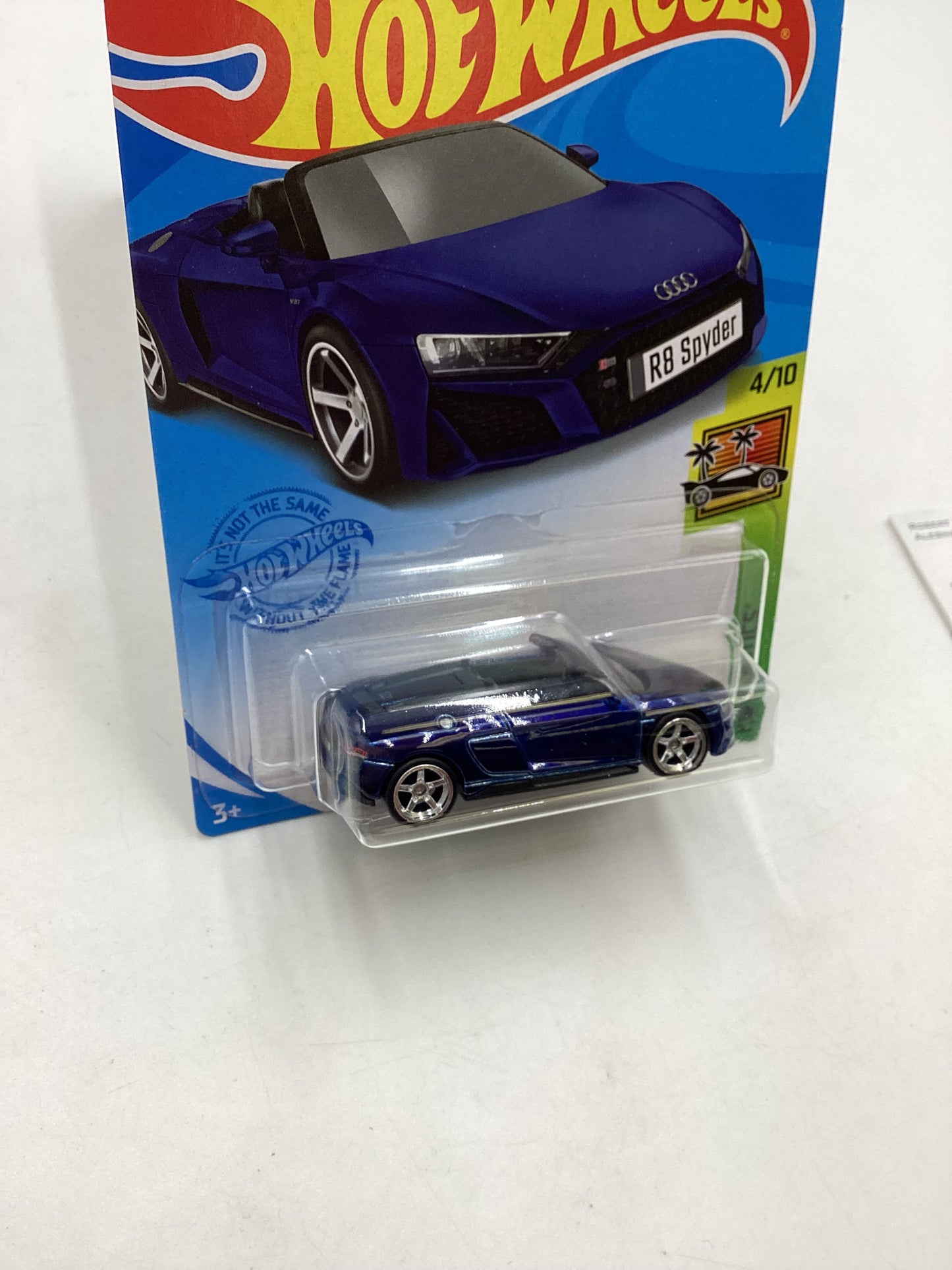 2019 Hot wheels Super treasure hunt 2019 Audi R8 Spyder Blue W/Protector