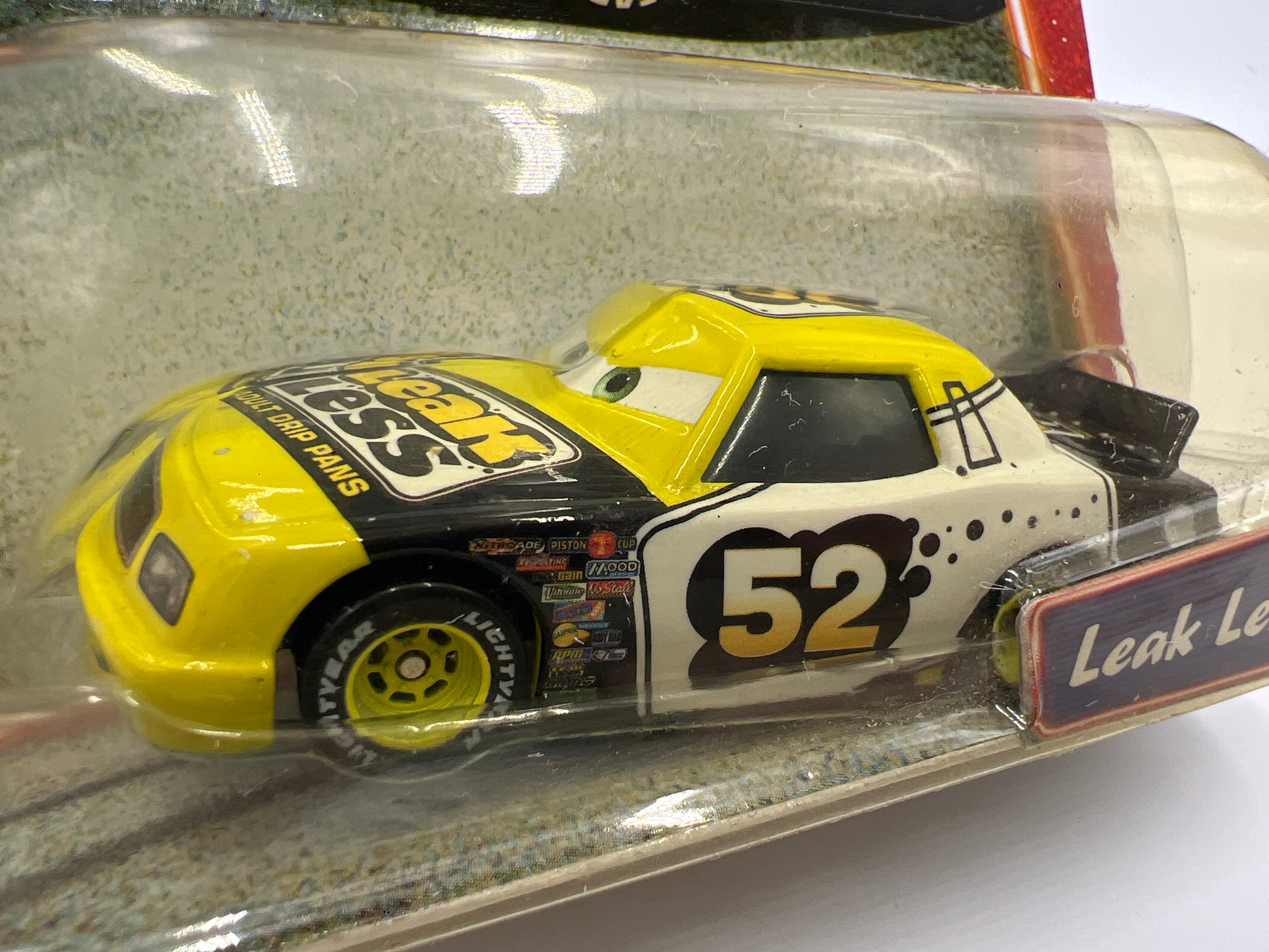 Disney Pixar 　カーズ　リーク・レス・ホーラー #52 Disney Pixar Cars Supercharged Leak Less #52 141D – carolinasdiecast