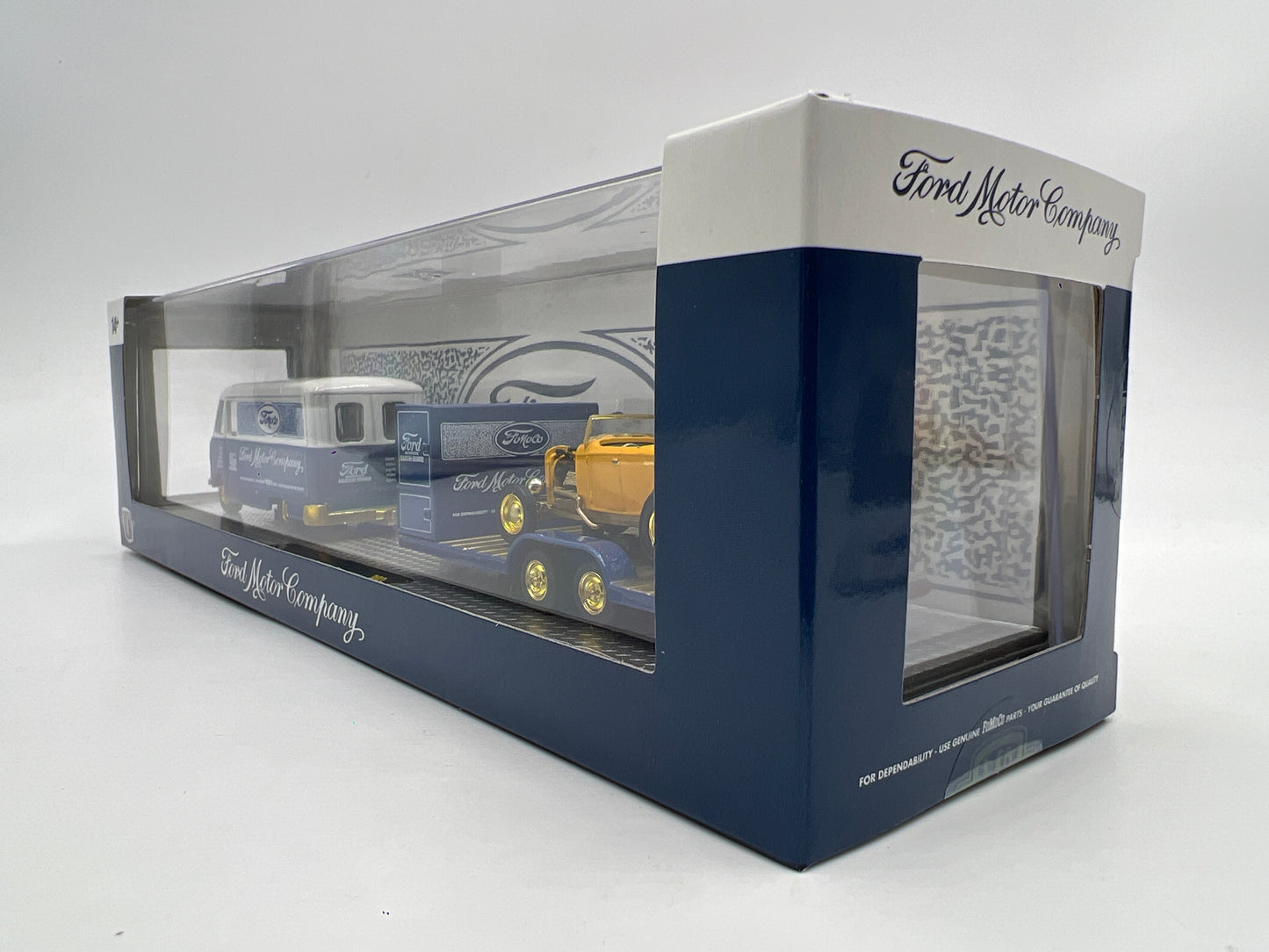 M2 Machines Haulers R93 CHASE 1948 Ford Parcel Truck & 1932 Ford Roadster