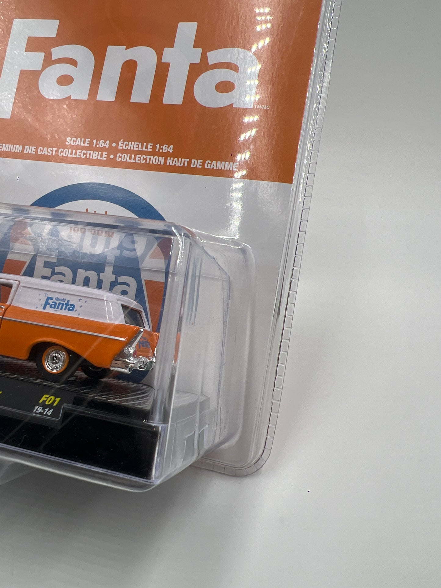 M2 Machines Fanta 1957 Chevrolet Sedan Delivery Orange/White F01 194G