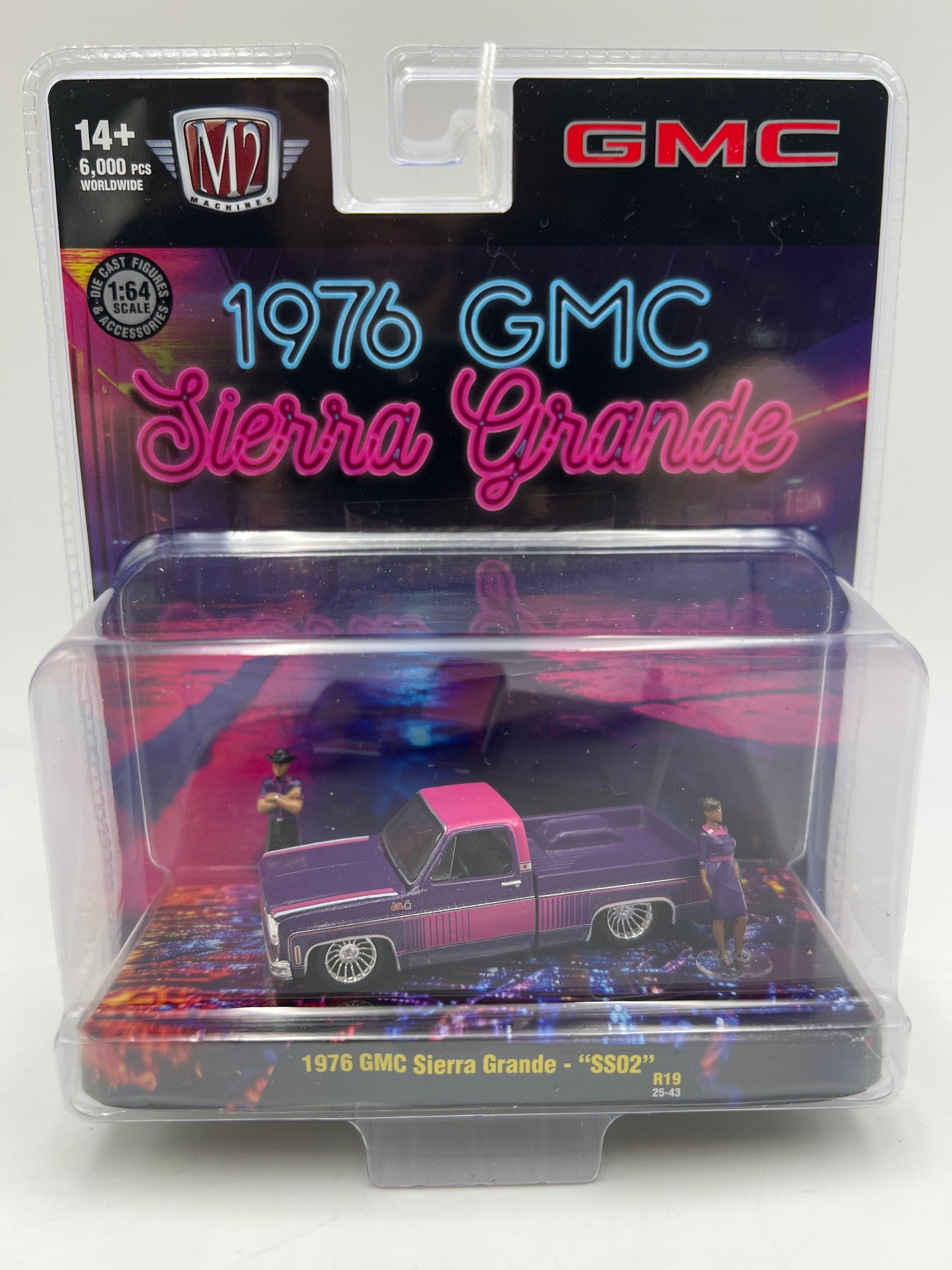 M2 Machines R19 Diorama 1976 GMC Sierra Grande SS02 Purple/Pink 195F