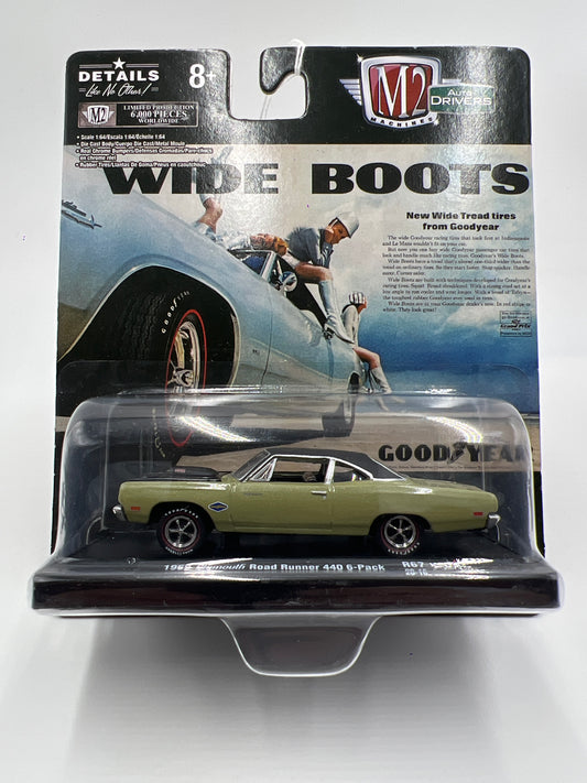 M2 Machines Auto-Drivers Wide Boots 1969 Plymouth Road Runner 440 6-Pack Green R67 193D