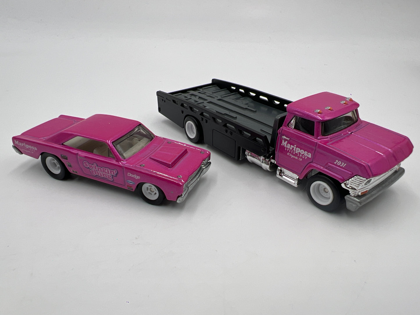 Hot Wheels 1/64 Premium Team Transport #25 68 Dodge Dart & Horizon Hauler Pink Loose
