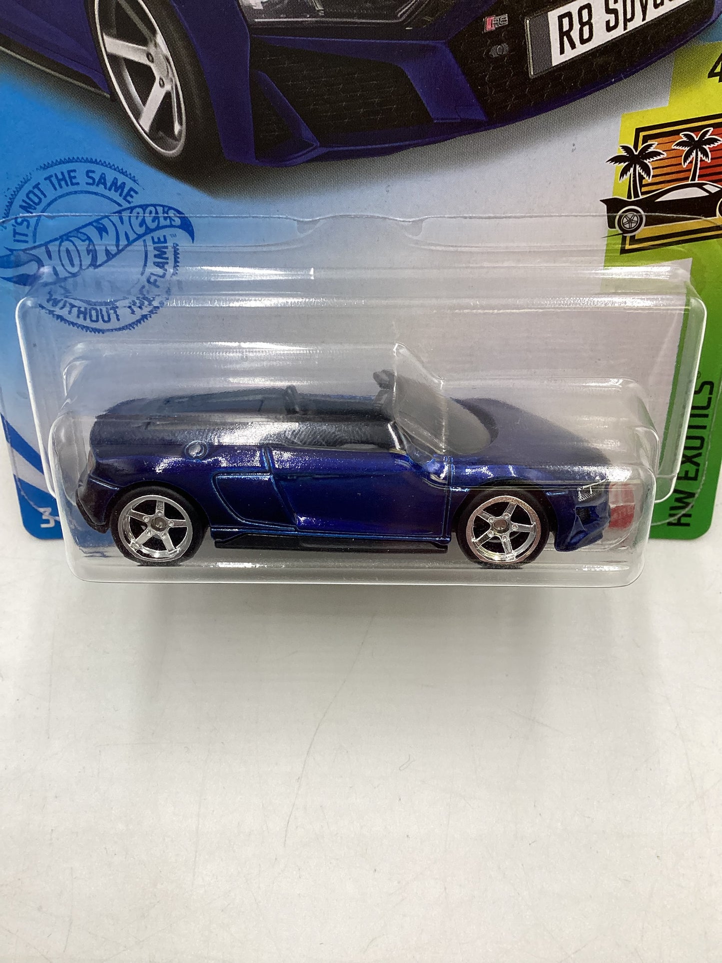 2019 Hot wheels #211 Super treasure hunt 2019 Audi R8 Spyder W/Protector