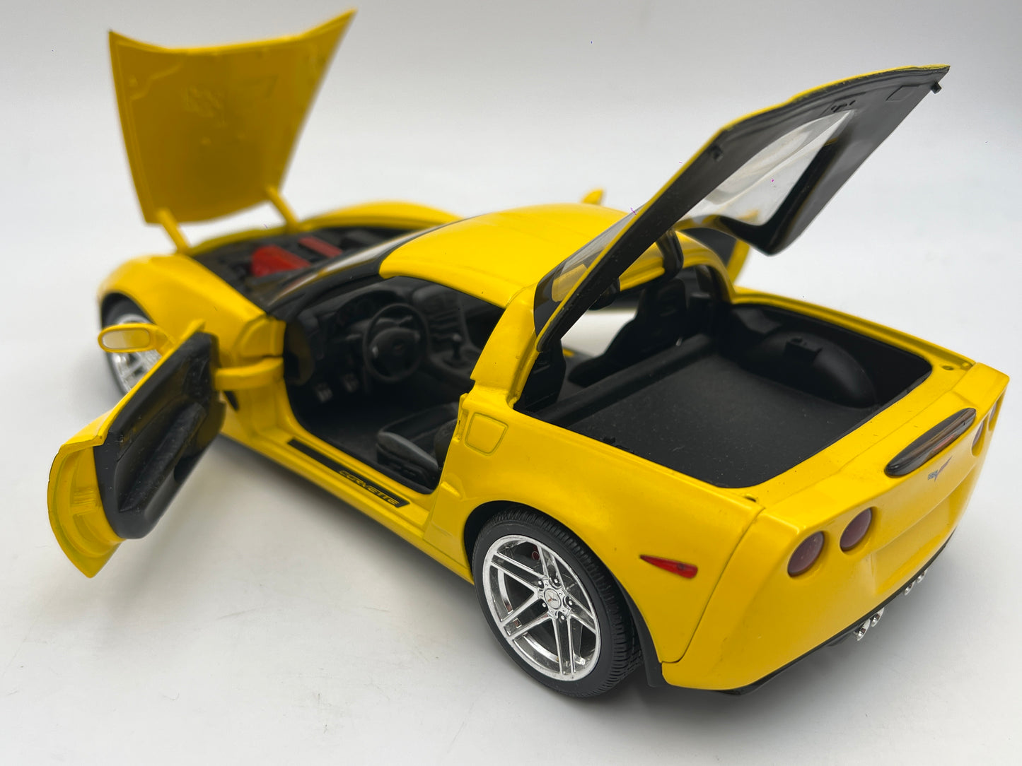 Hot Wheels Elite 1:18 Scale 2006 Corvette C6 Z06 Yellow Loose VHTF