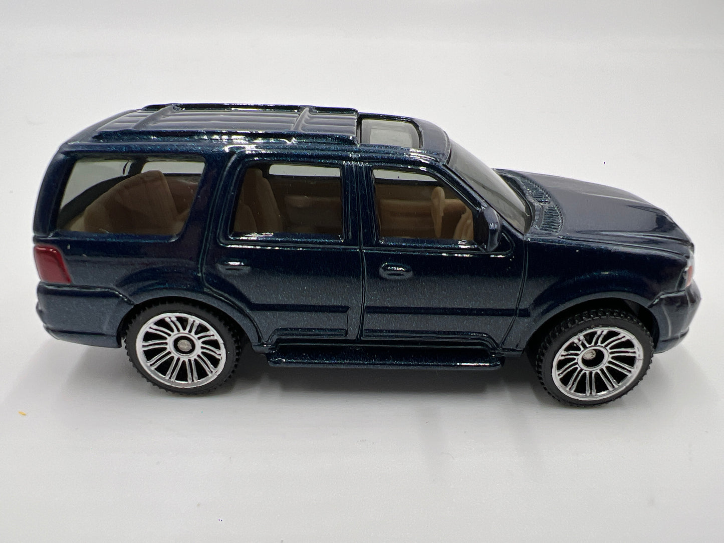 Matchbox 1/64 Lincoln Navigator Dark Blue Loose