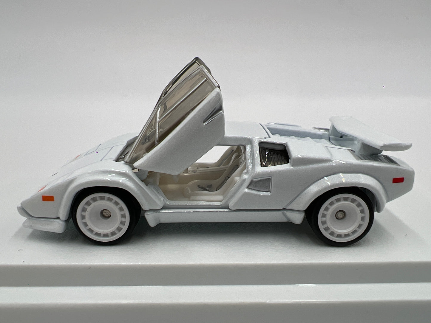 2025 Hot Wheels RLC Holiday Edition 1982 Lamborghini Countach LP 500 S White